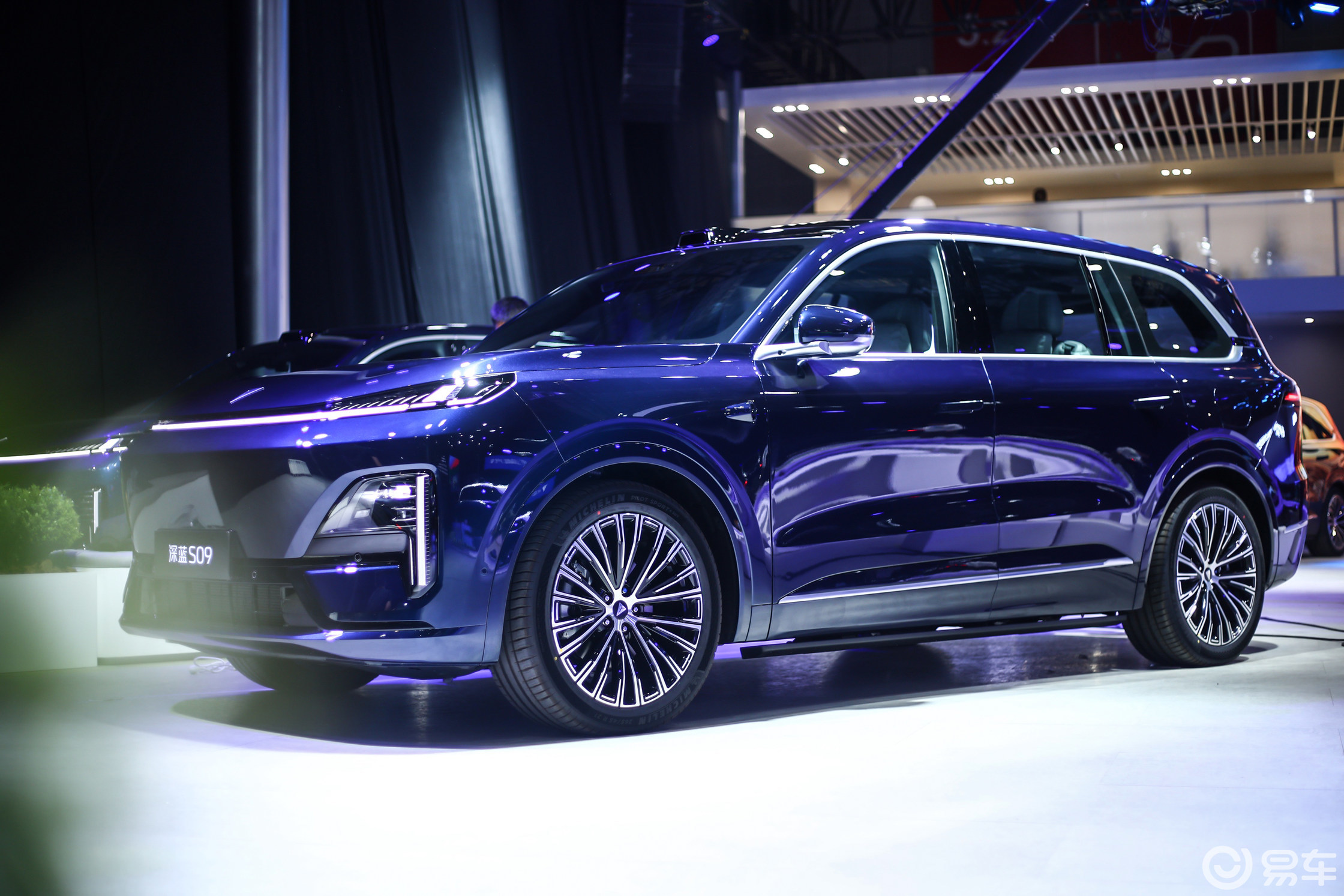 对比L8，深蓝S09才是“奶爸”们的理想大六座SUV