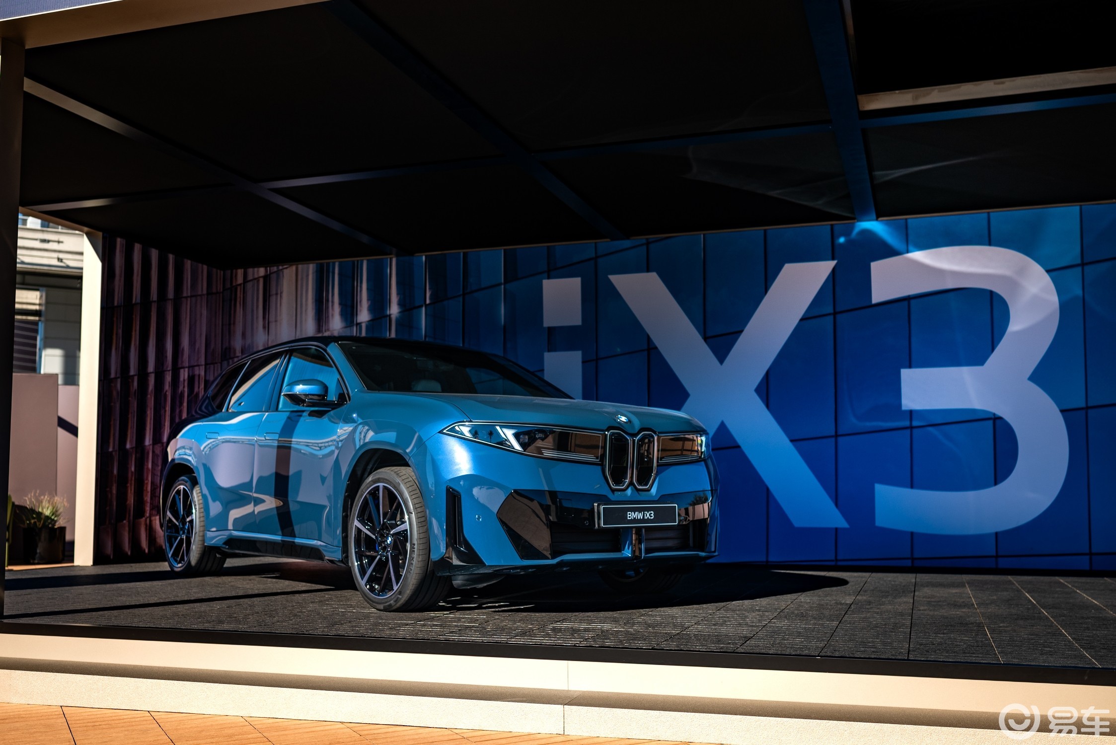 iX3亮相2026 CES，国产长轴距版下半年上市