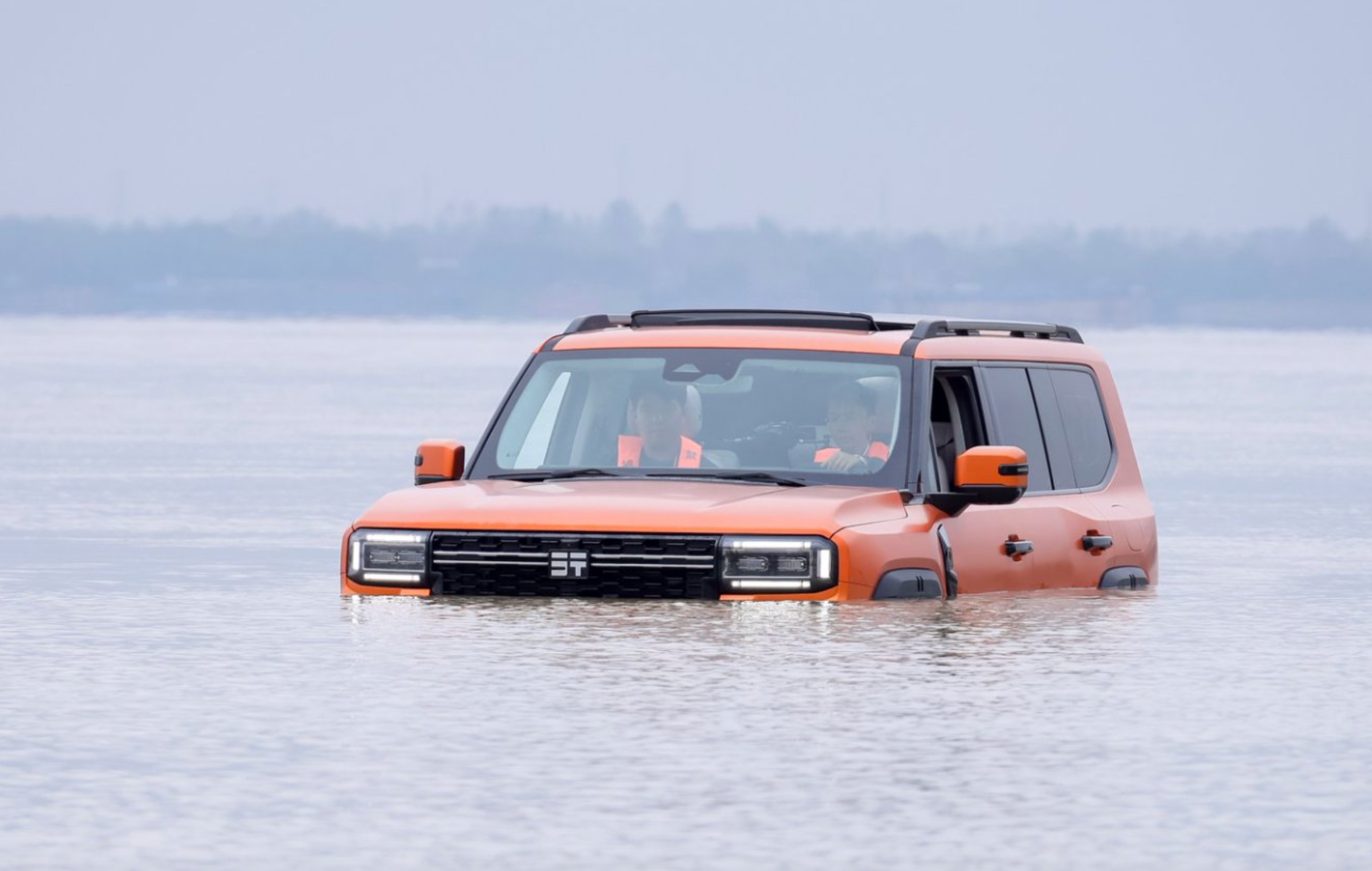 左打坦克，右打方程豹！三四十万的纵横G700要纵横越野圈