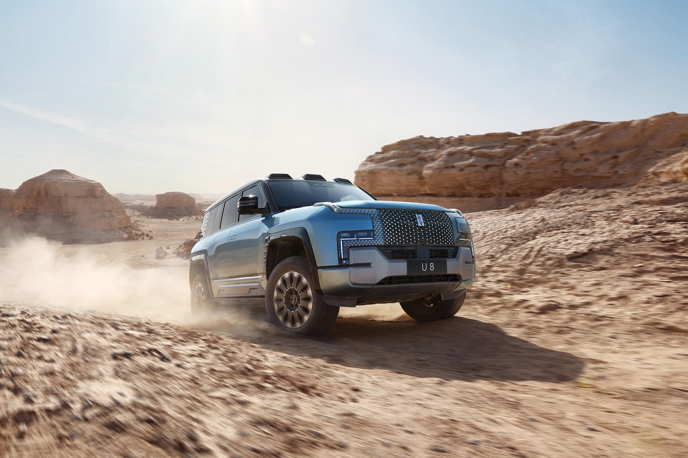 仰望u8作为一款新能源硬派越野车也能够通过对其他三个轮胎毫秒级速