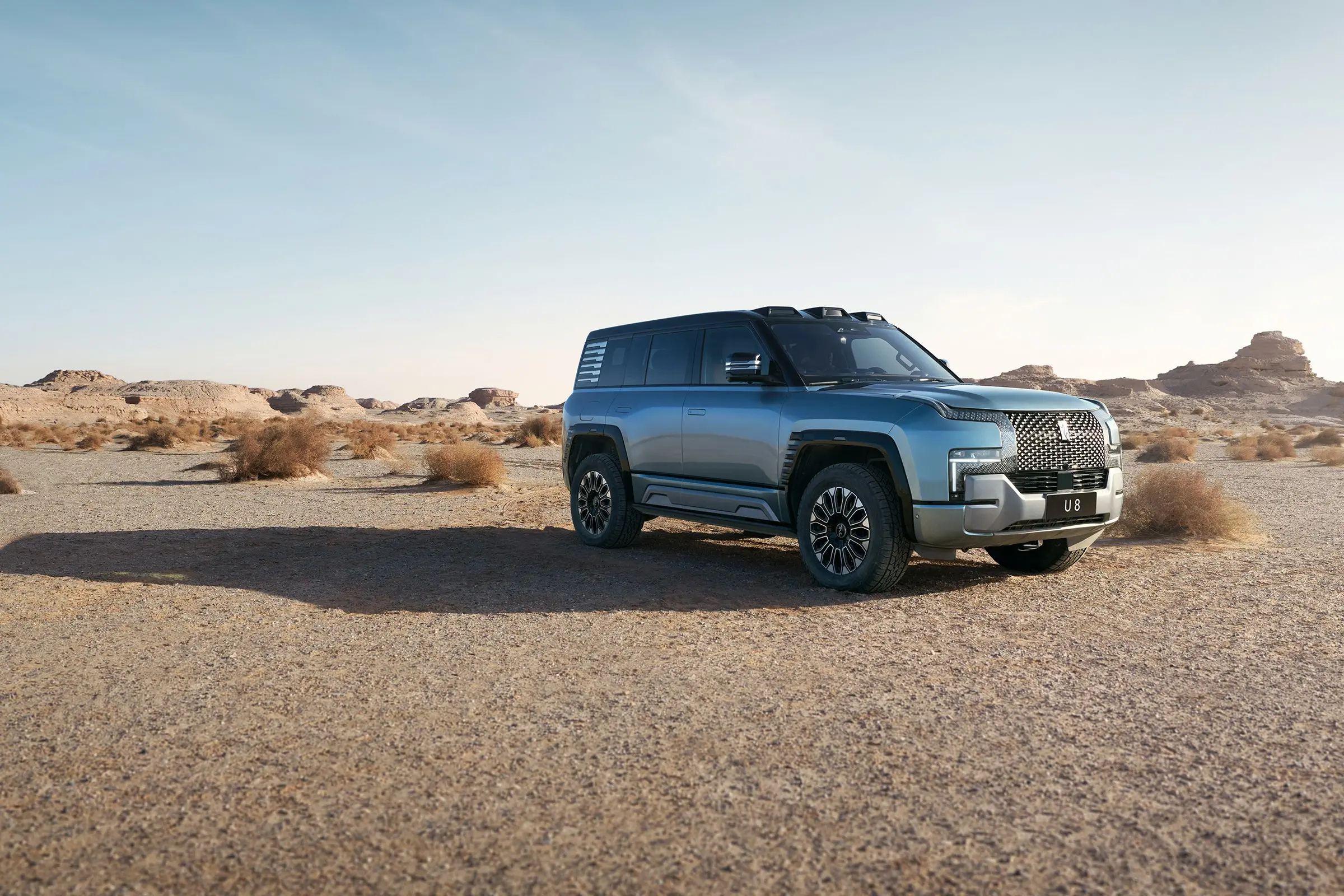 仰望u8作为一款新能源硬派越野车也能够通过对其他三个轮胎毫秒级速