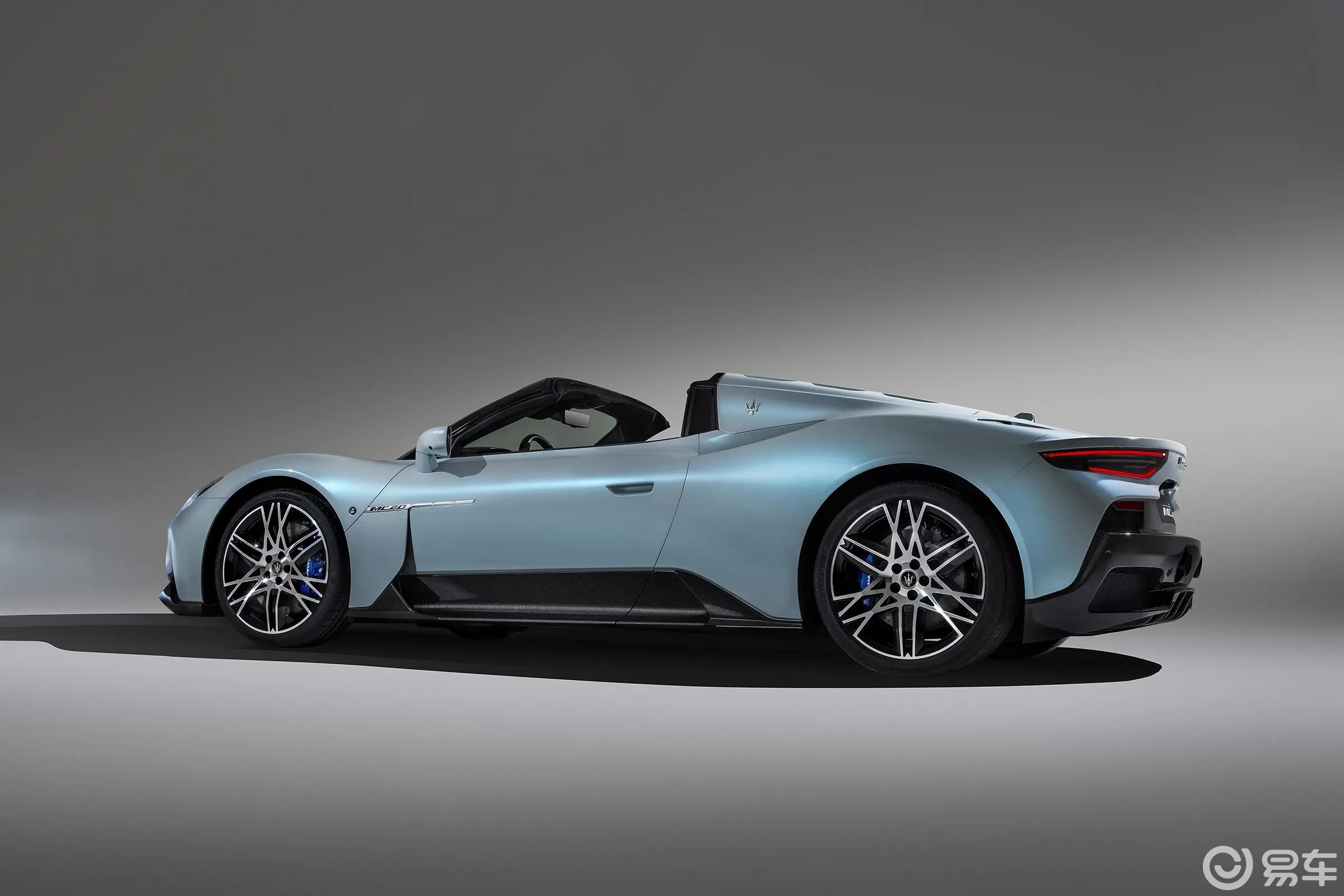 外观方面,玛莎拉蒂mc20作为年度改款车型,仍延续了旧款车型上的经典