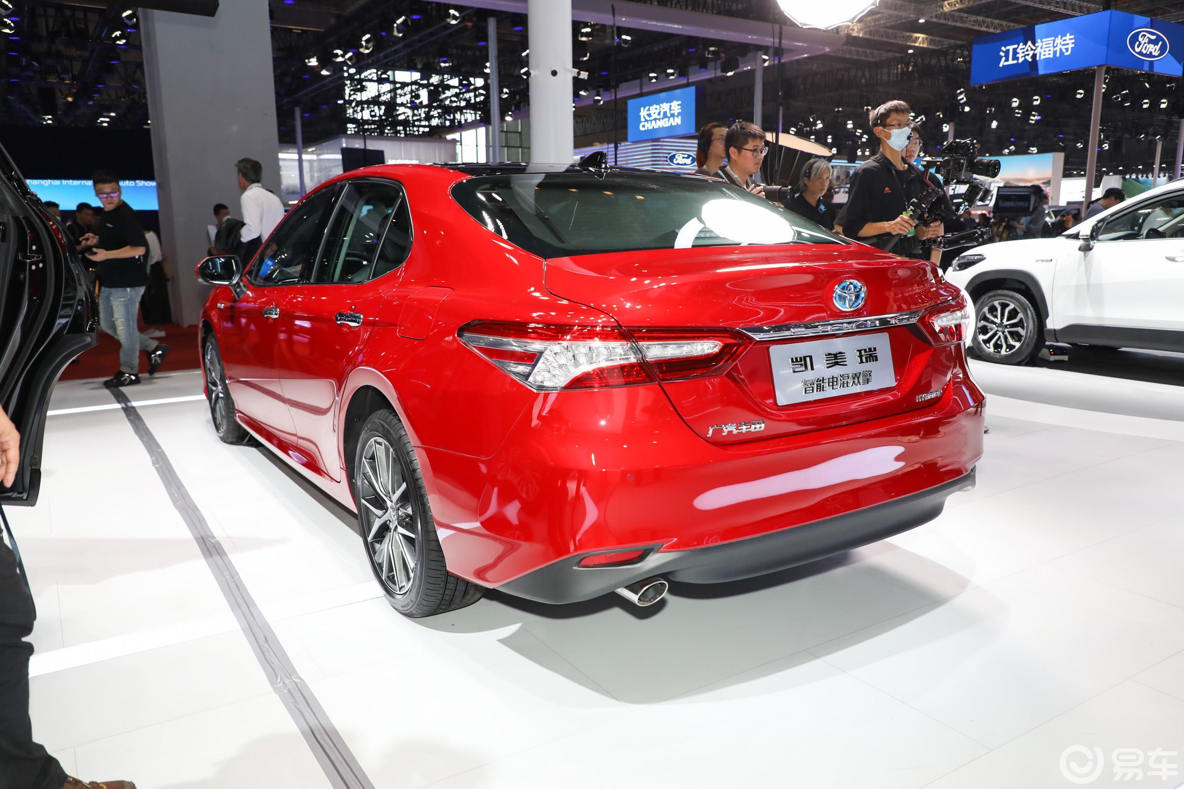 而在中国市场,当前第八代丰田凯美瑞最早于2017年11月推出,在2021年和