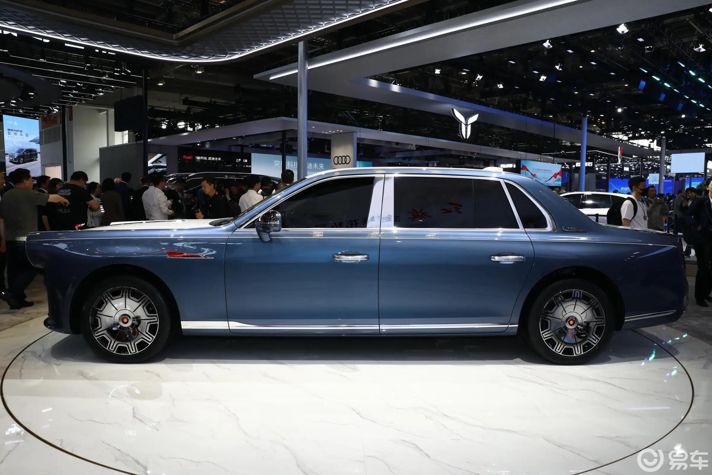 红旗国礼正式上市！搭载4.0T V8动力，售价718万元