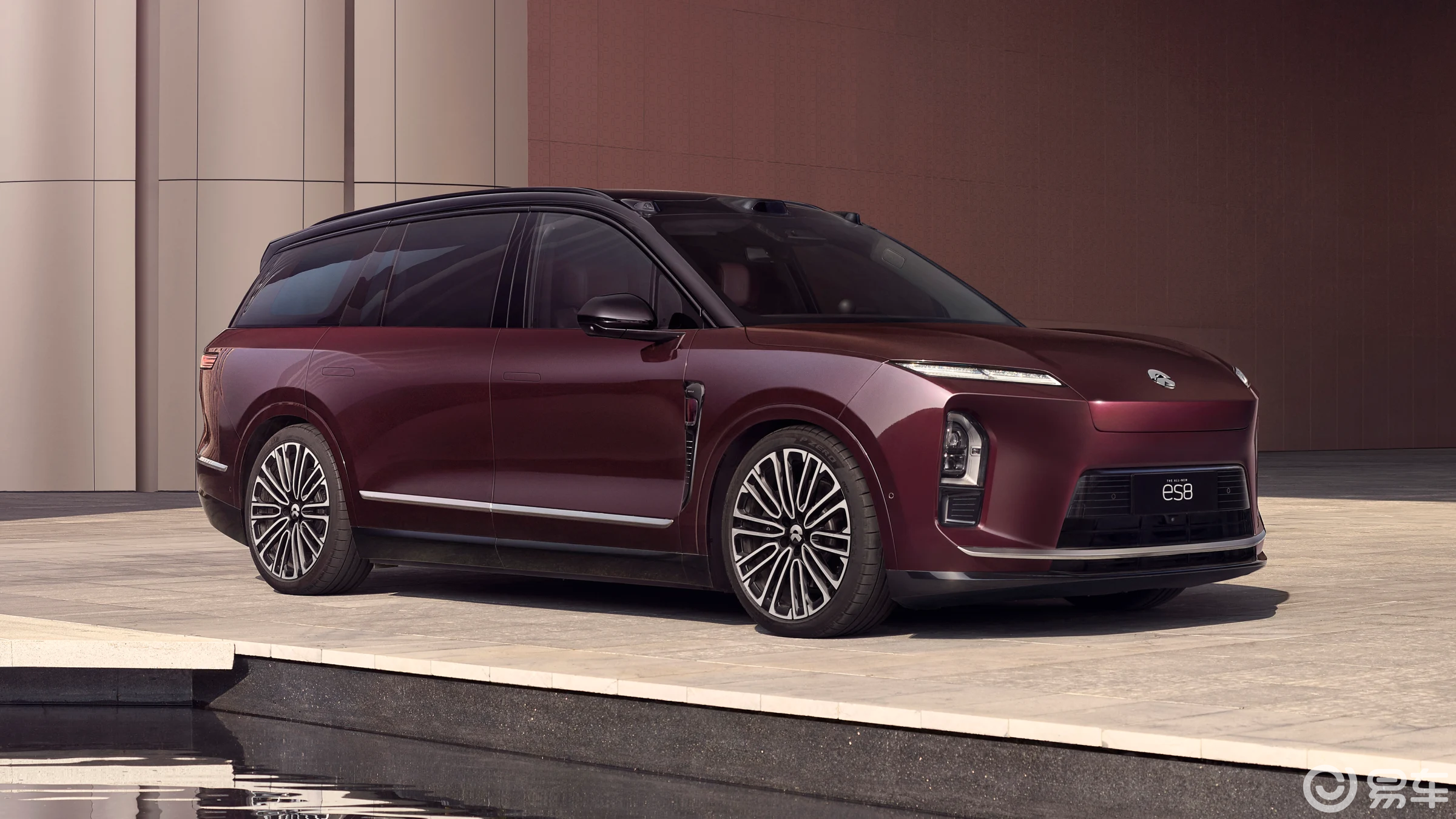 40万SUV：蔚来ES8换电与问界M9增程，谁是家用首选