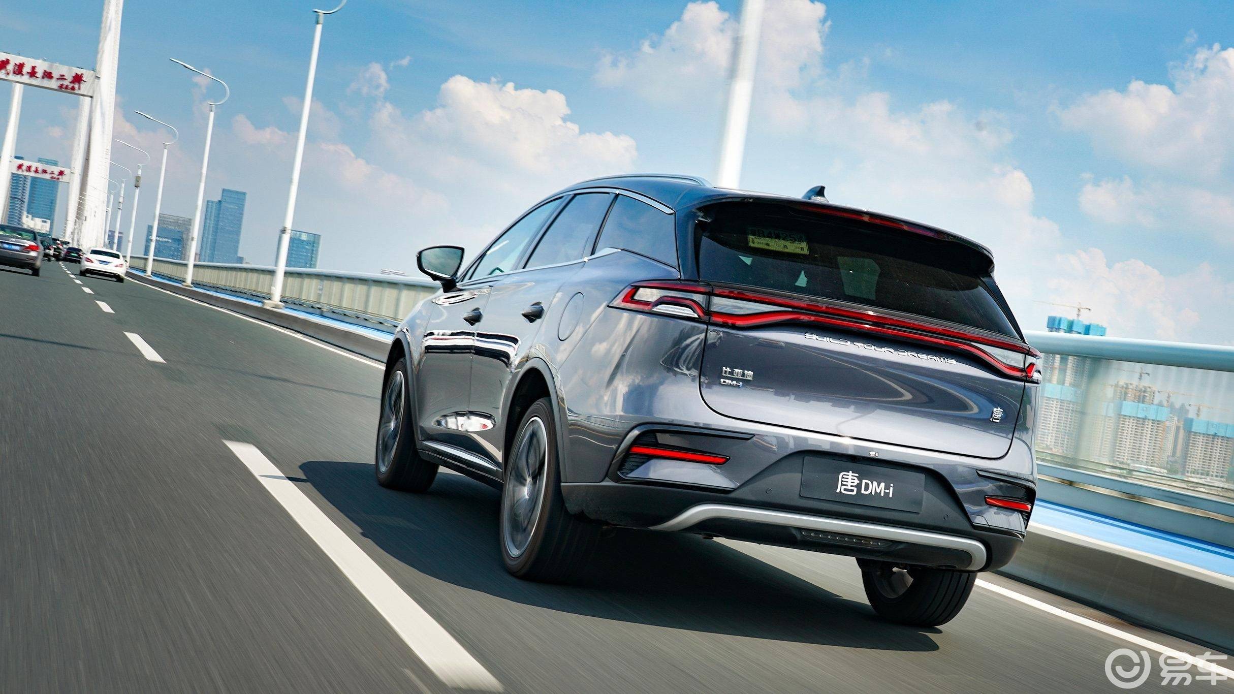 鸿蒙座舱首次登陆燃油车！拥抱智能化，油电双强不是梦？