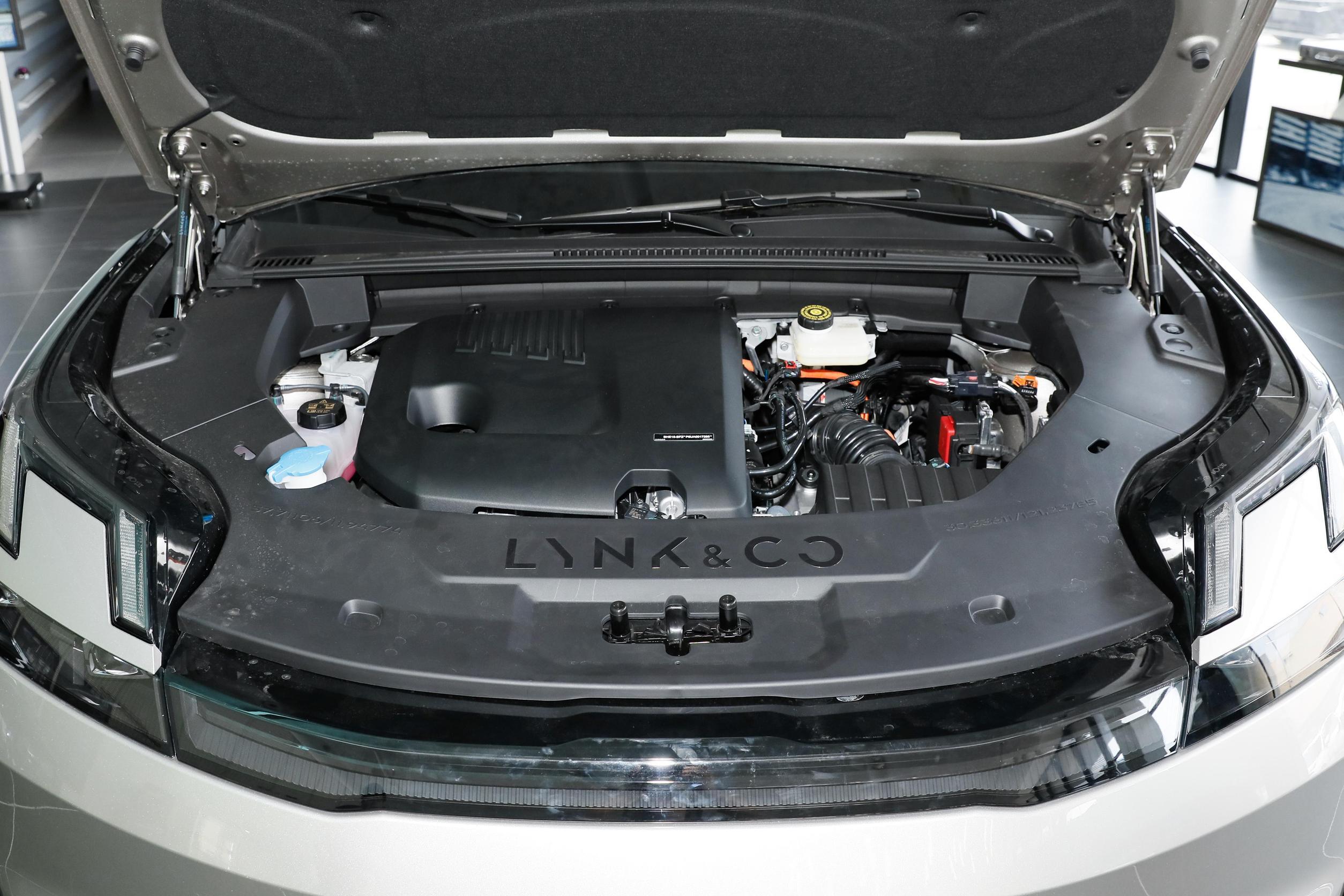 领克08哈曼卡顿音响系统,无边框车门,副驾驶腿托,前排电动座椅等_易车