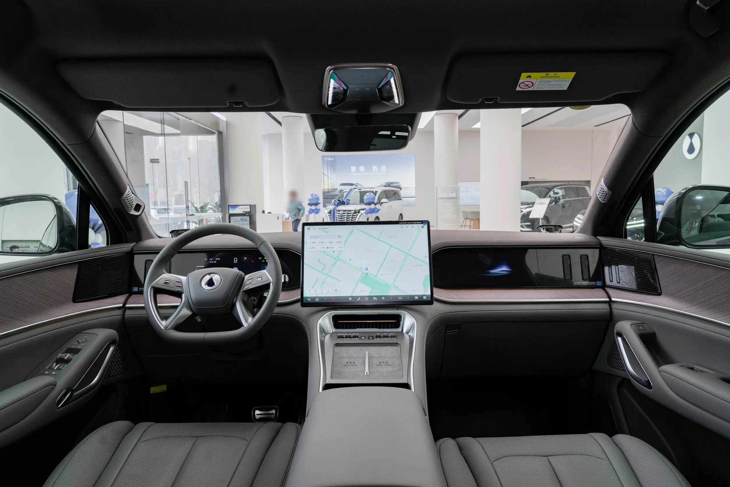 问界M8对比腾势N9,谁才是家庭用户的真香之选?