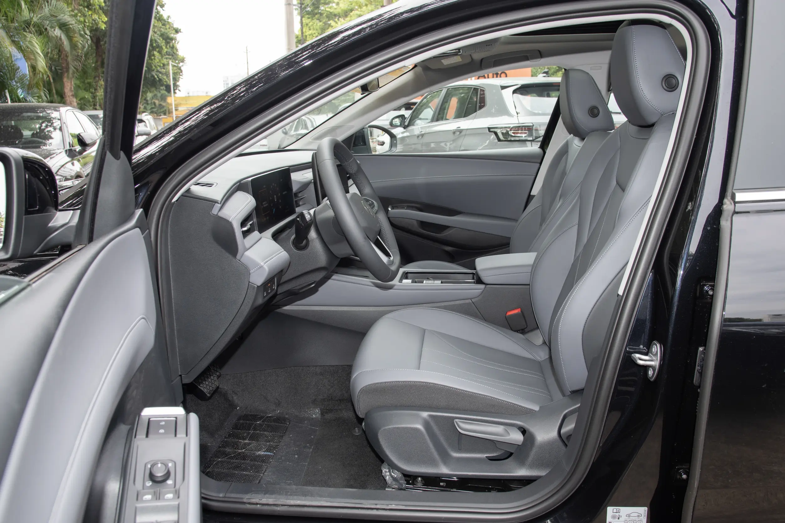 国民家轿放大招朗逸Pro11月17日正式上市这些升级必看