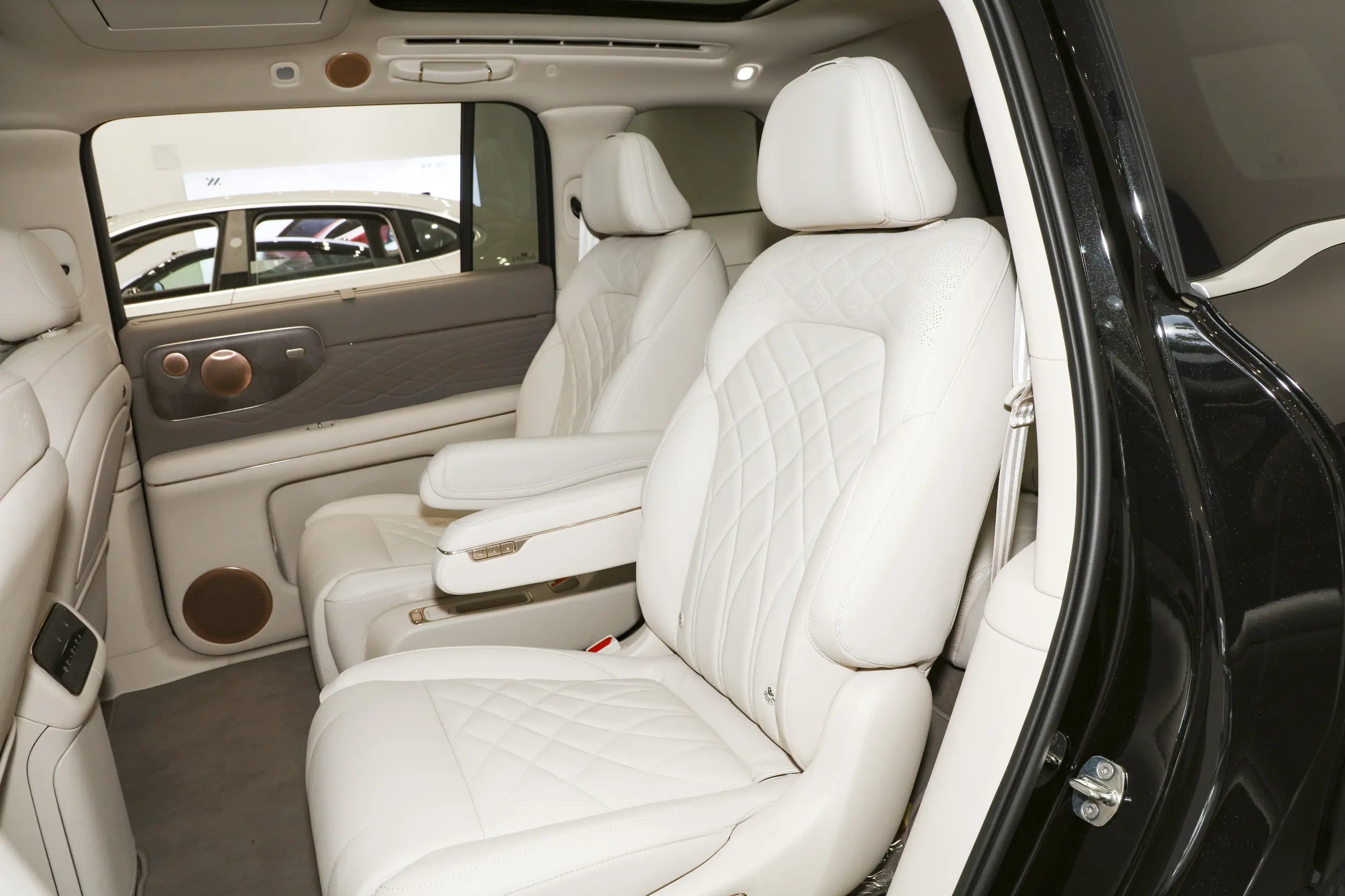 30万级硬刚40万+？四款9系旗舰SUV内饰大横评