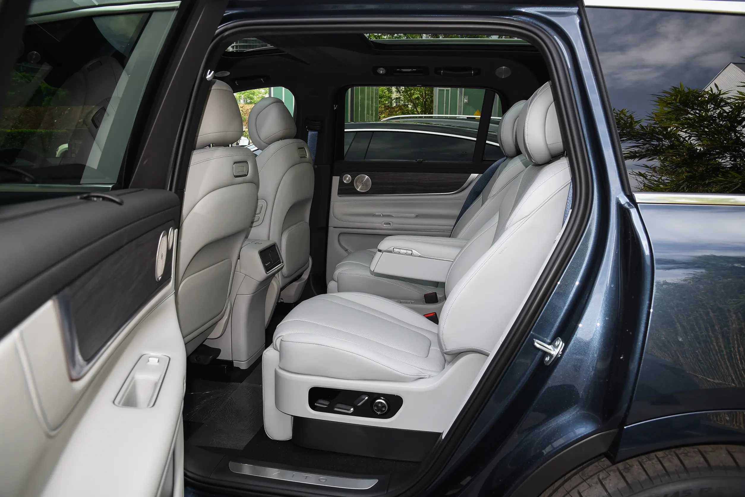 30万级硬刚40万+？四款9系旗舰SUV内饰大横评