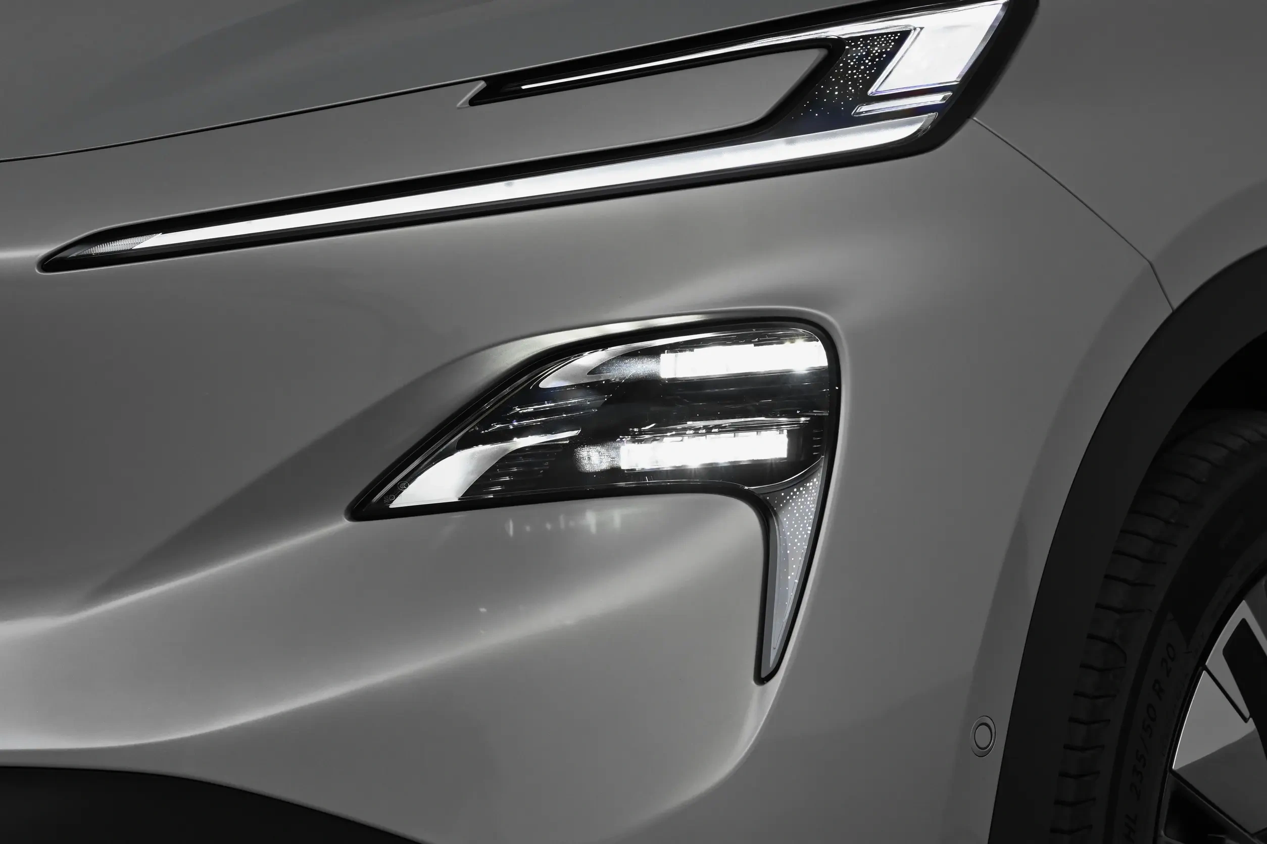 别克至境E7实车发布，1.5T插混+续航1630km