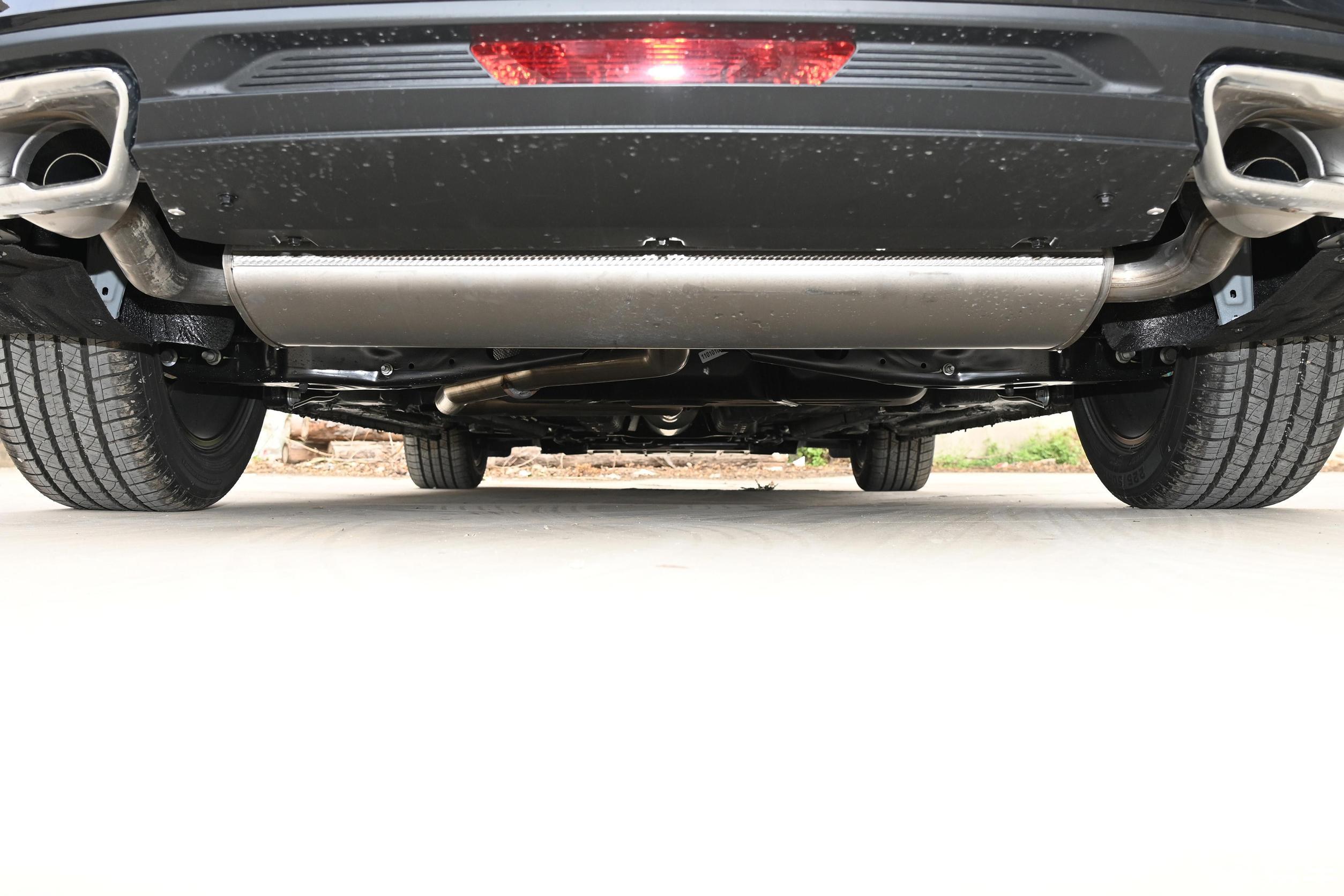 奔腾b70后尾灯-独立悬架-轴距-易车