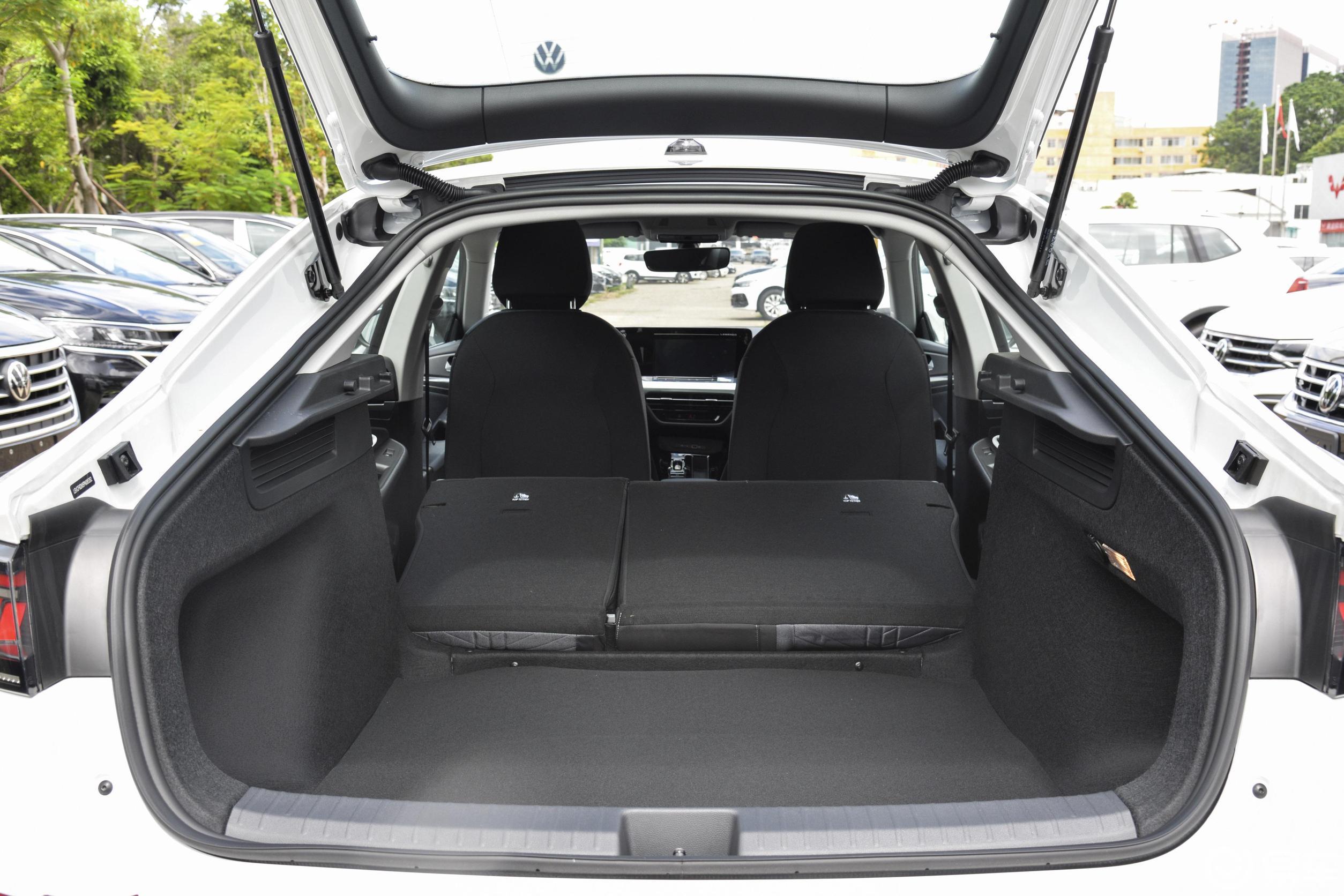 当前位置:>易车>凌渡悬架摘要>摘要详情>后备厢空间方面,大众凌渡l