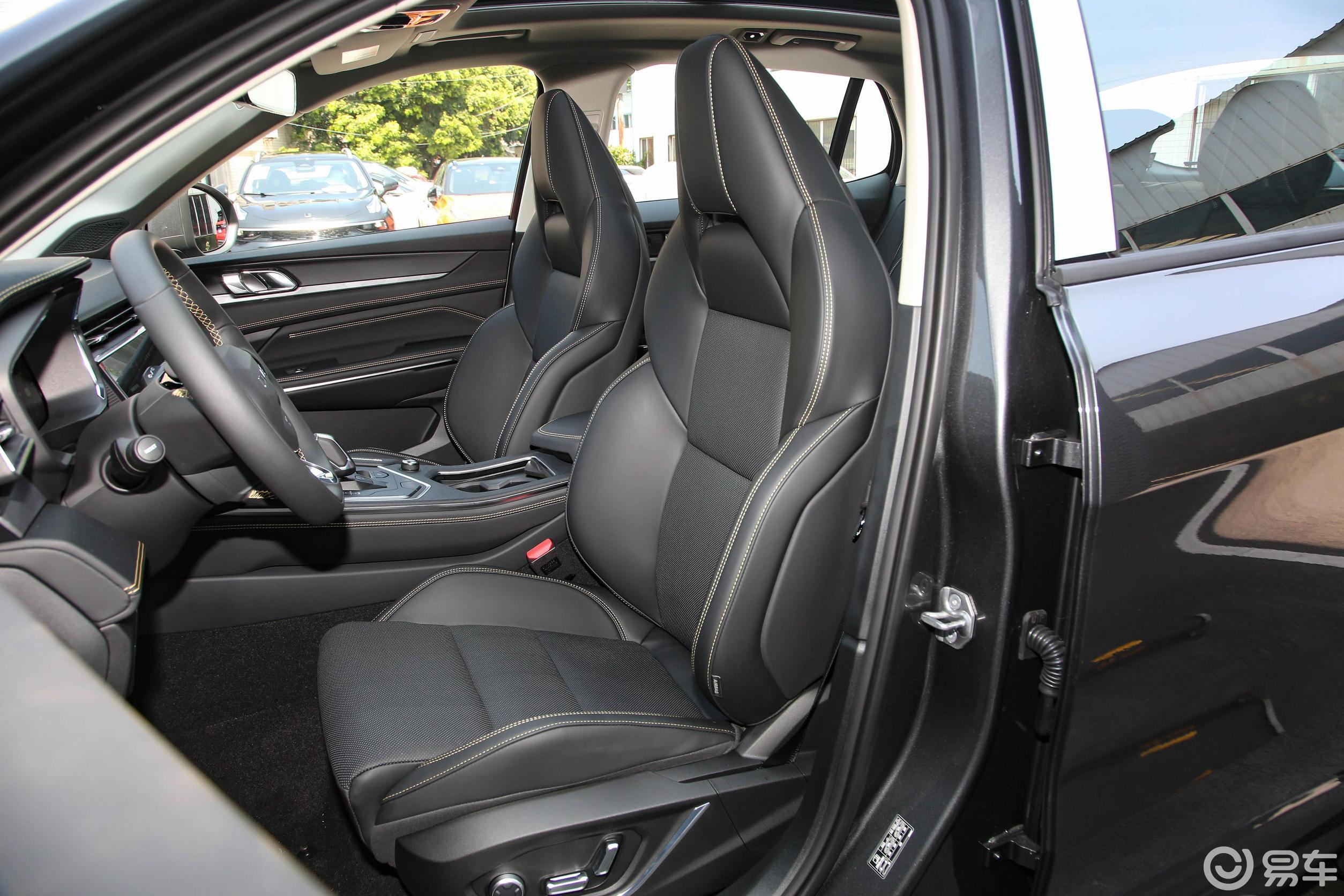 领克01后排座椅可以放平吗