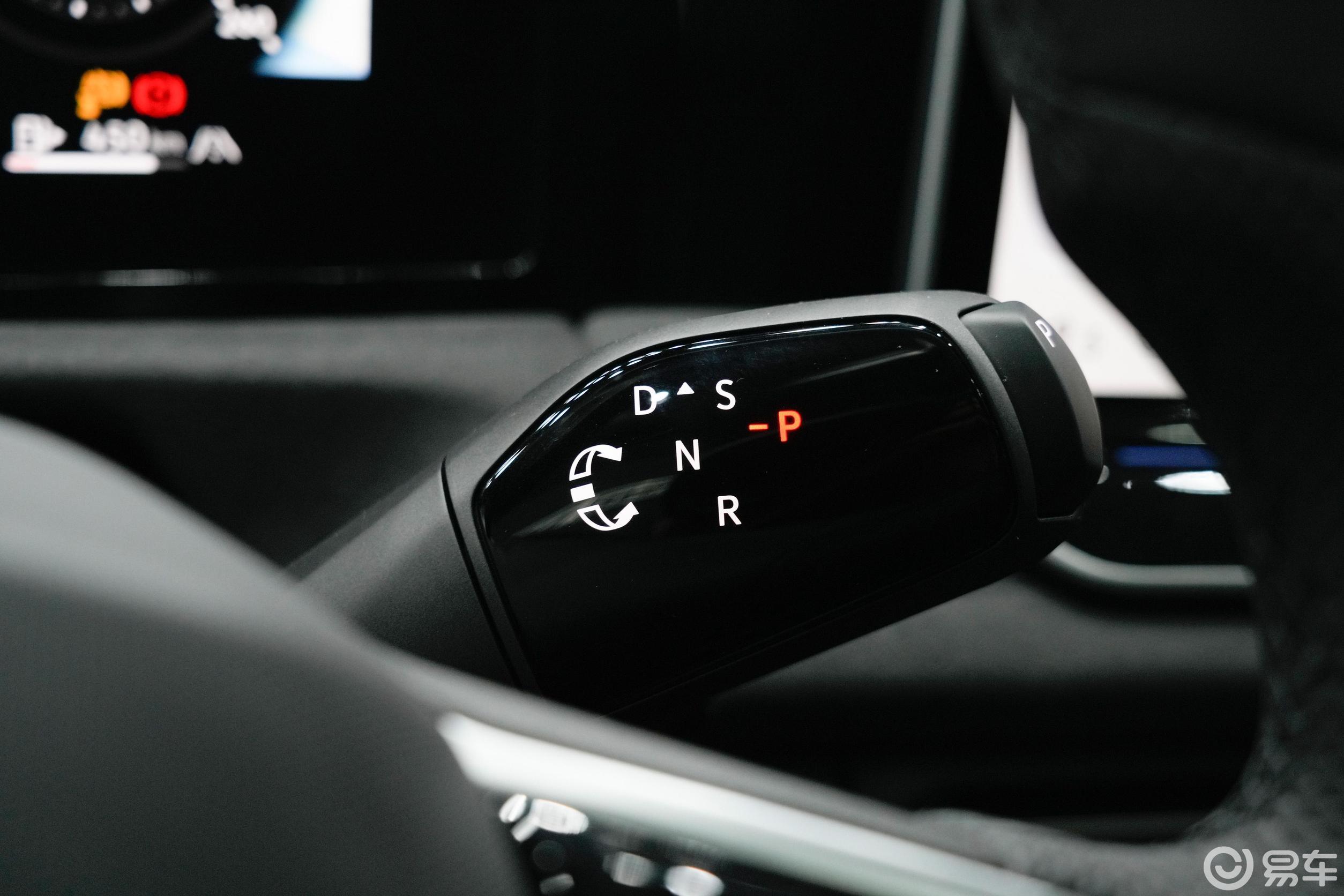 全新大众途观l pro中央通道功能区的设计排布颇为规整_易车