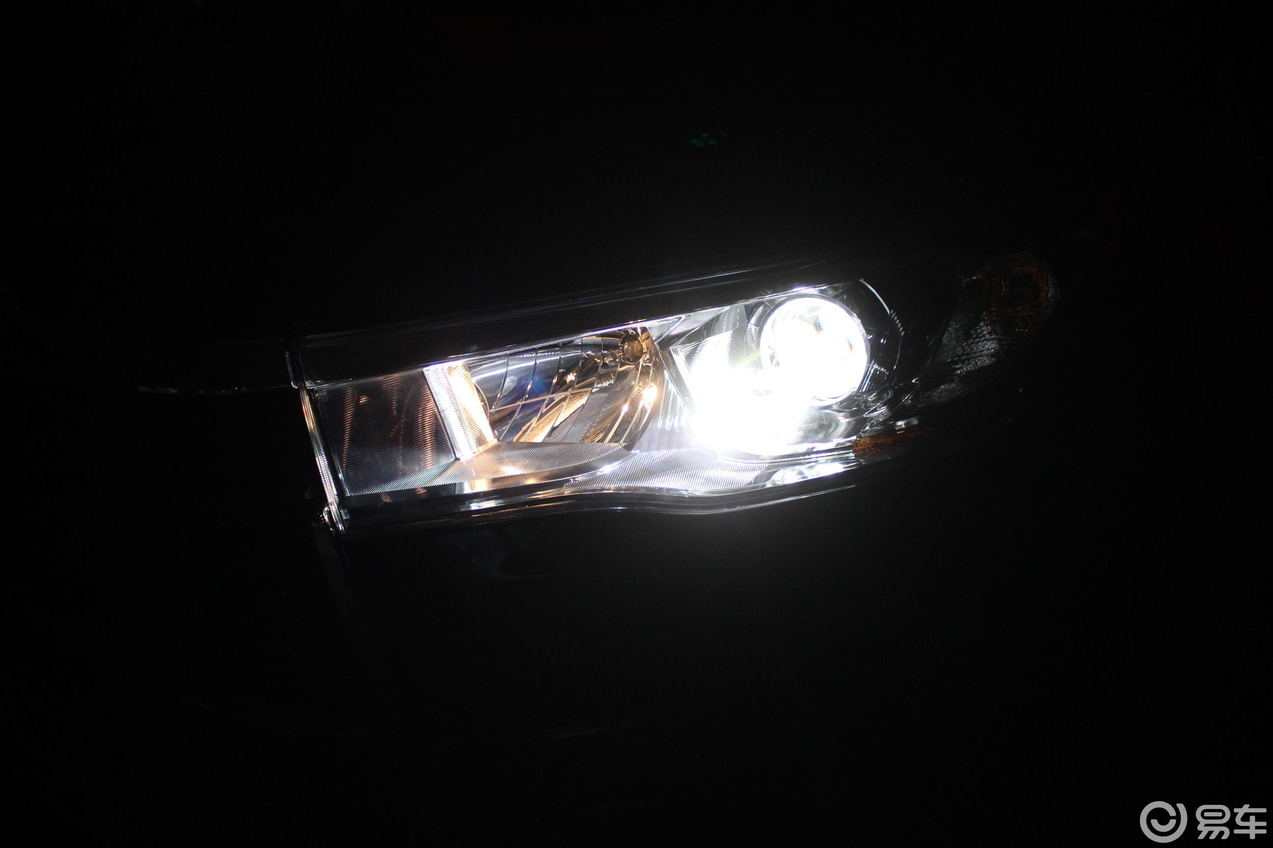 成都车灯改装店18款汉兰达大灯升级led透镜效果