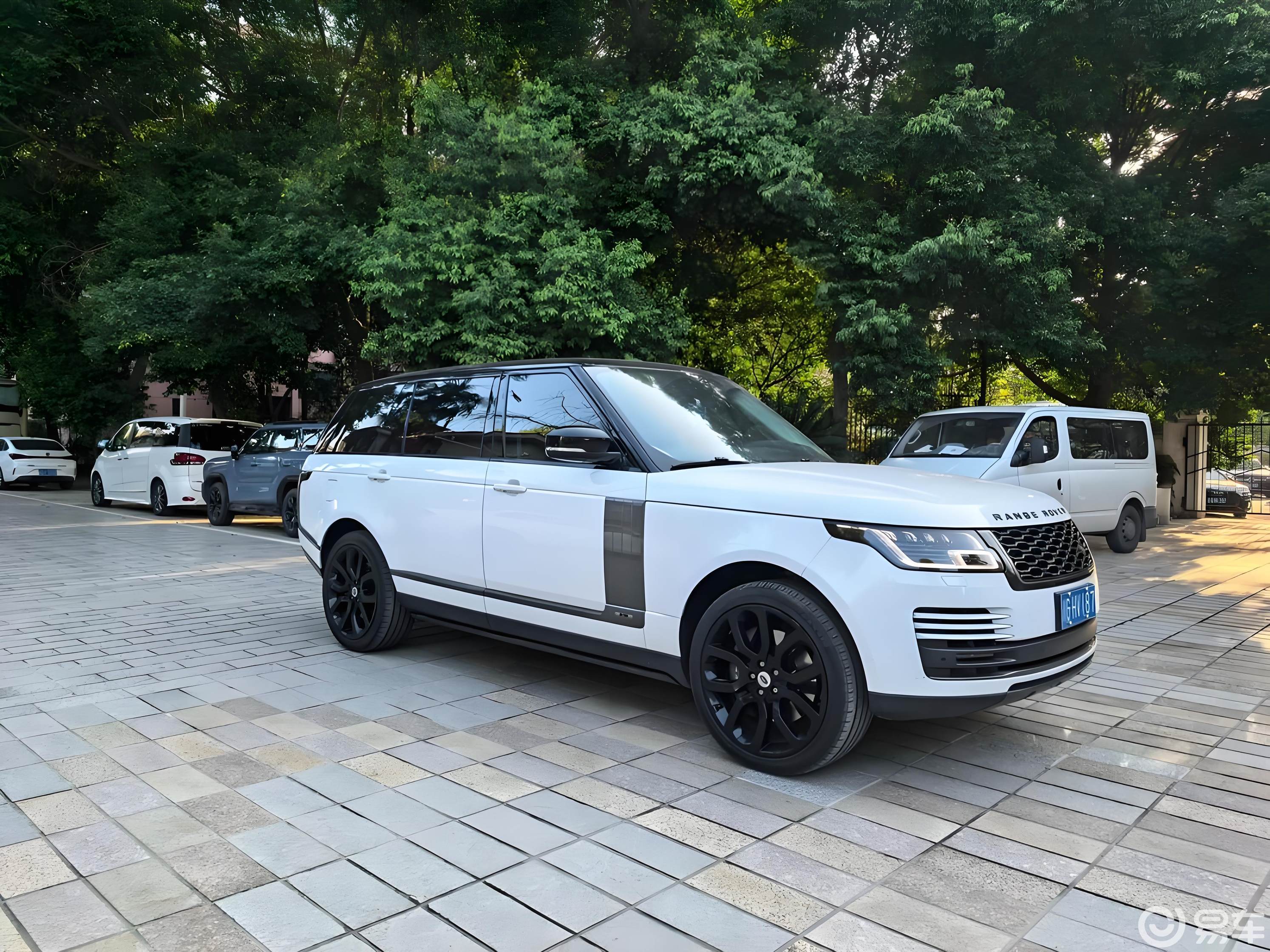 百万预算的老板座驾,路虎揽胜与宝马X7该怎么选?