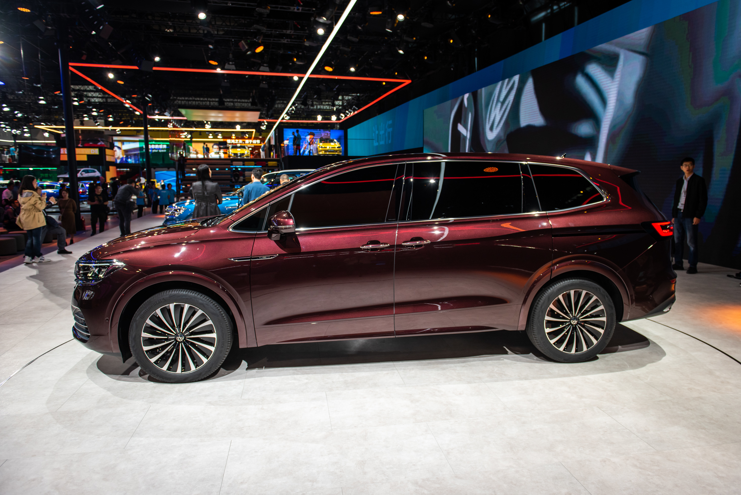 上汽大众viloran中文名公布正式定名威然