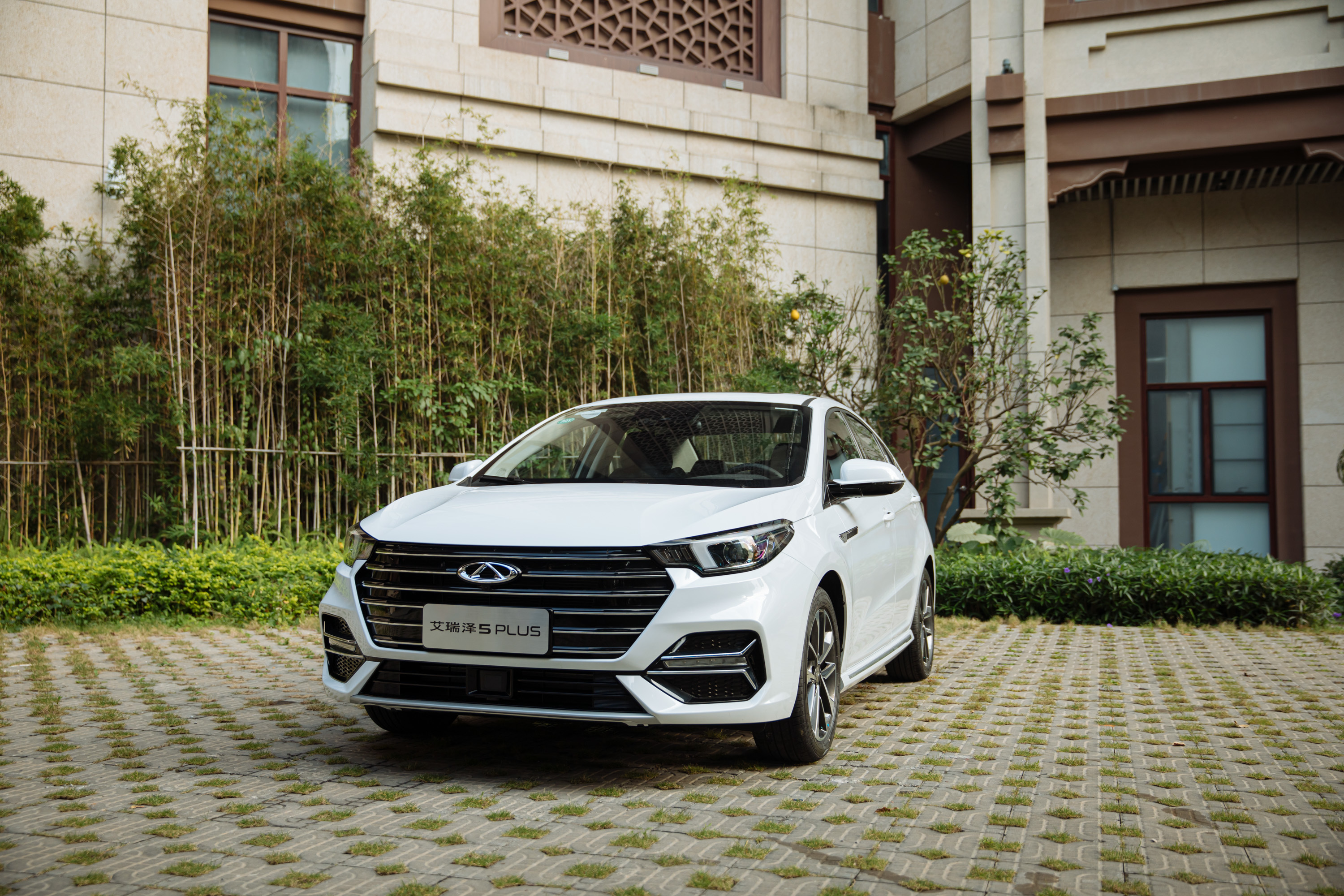 正好,今天我要介绍的这台车型——奇瑞艾瑞泽5 plus(参数|询价)就是