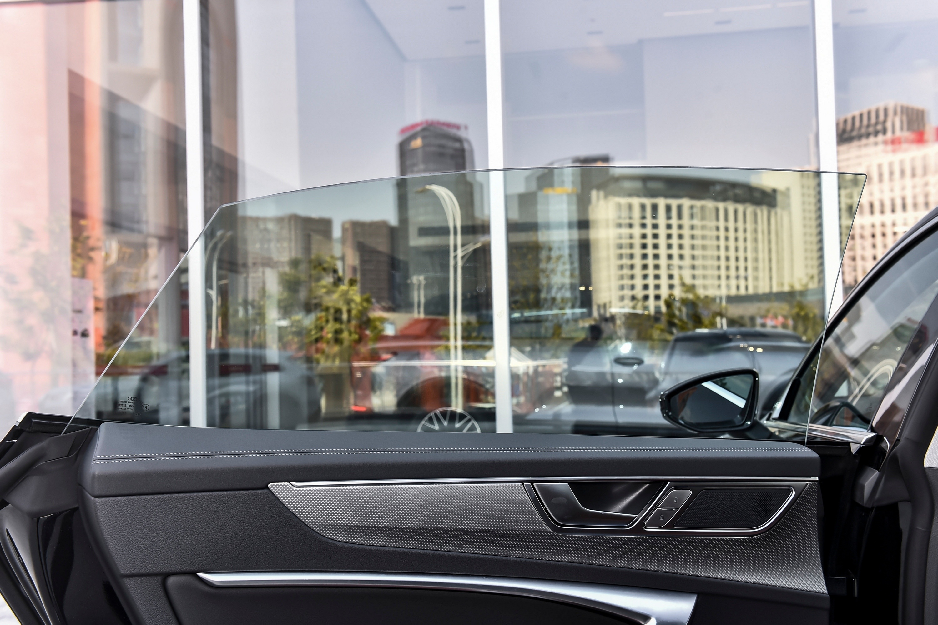 全新奥迪a7l的外观设计21寸轮圈和豪华的外部配置_易车