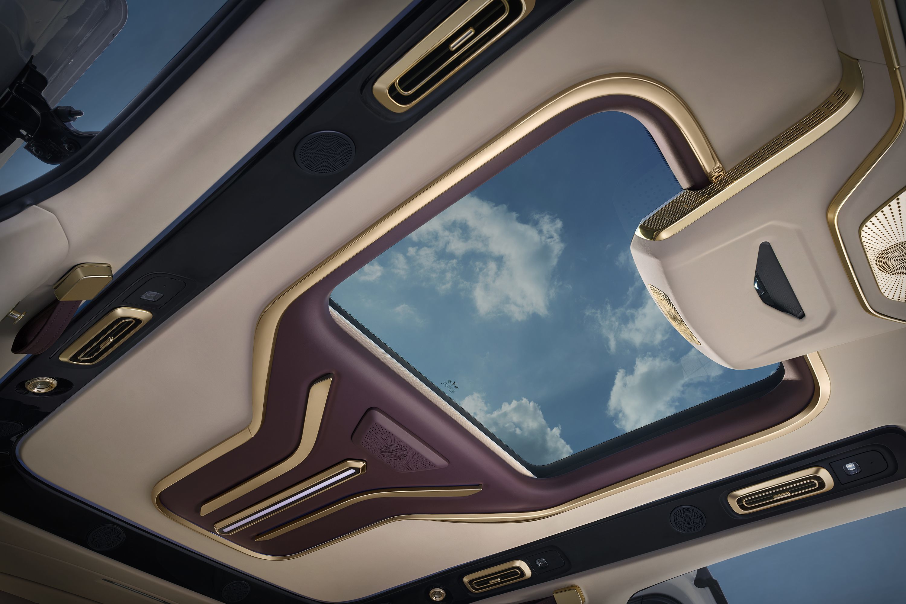 岚图梦想家山河旗舰四座MPV广州车展正式上市!