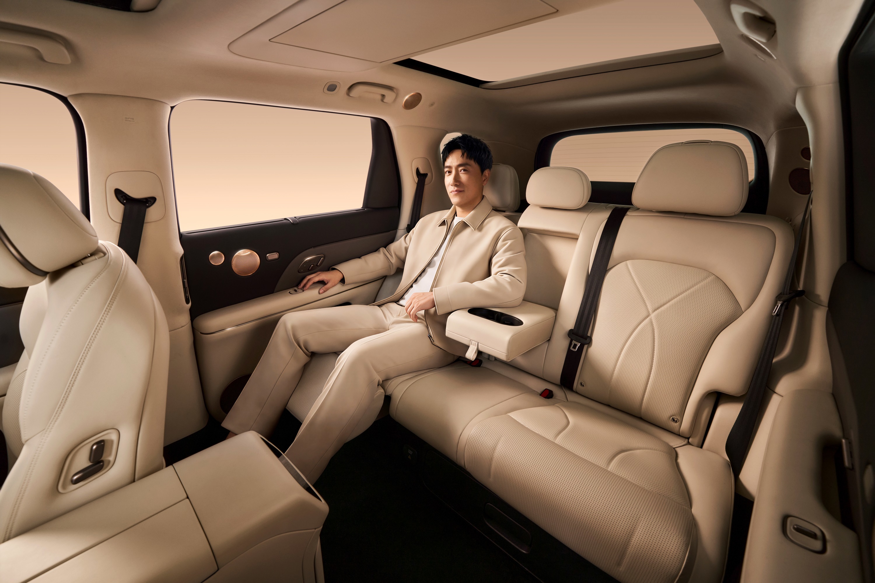 终结“凑配置”，北京车展看智己LS8全维度拉满