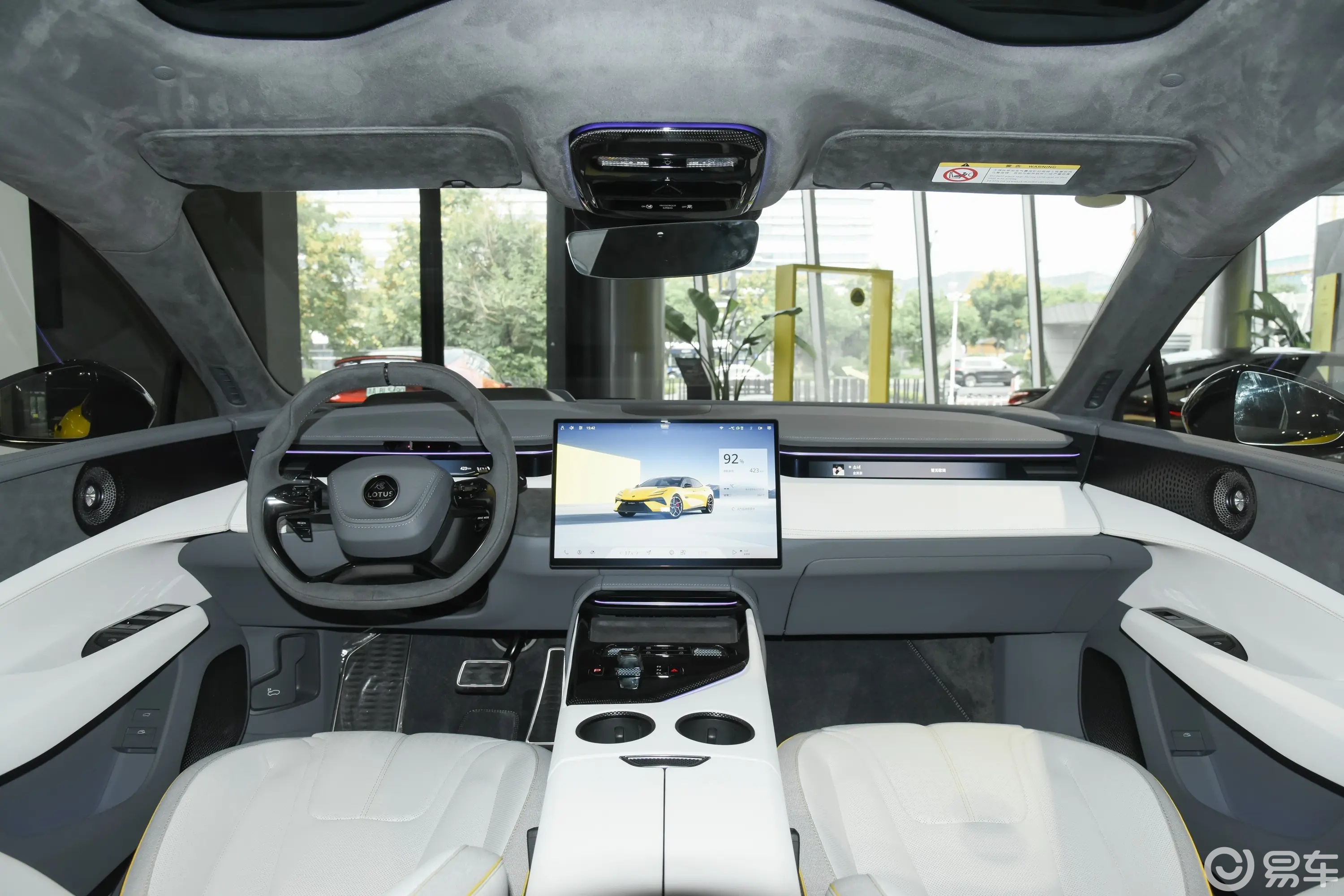 53.8万元起!26款莲花Emeya上市,配置升级更豪华