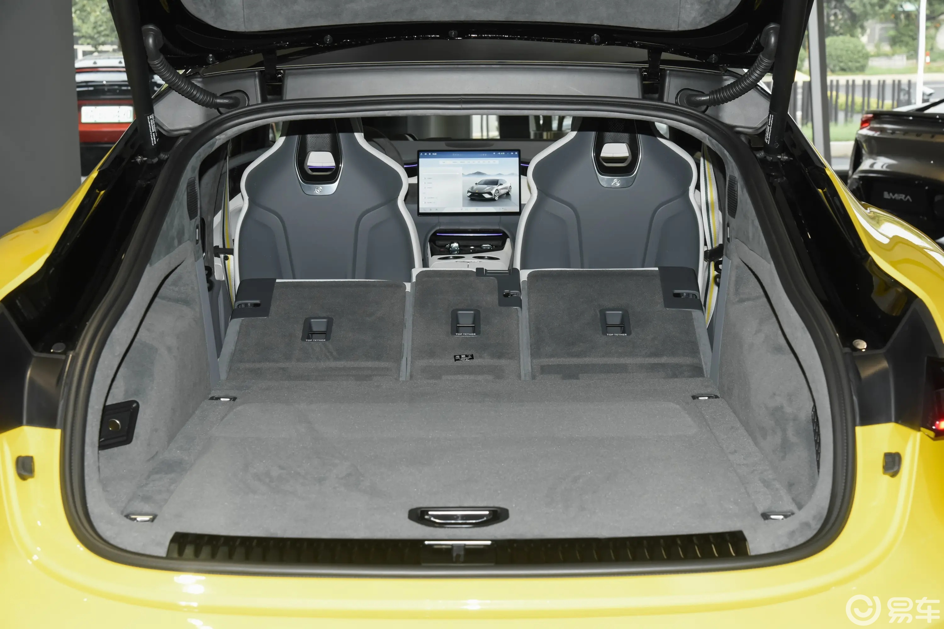 53.8万元起!26款莲花Emeya上市,配置升级更豪华