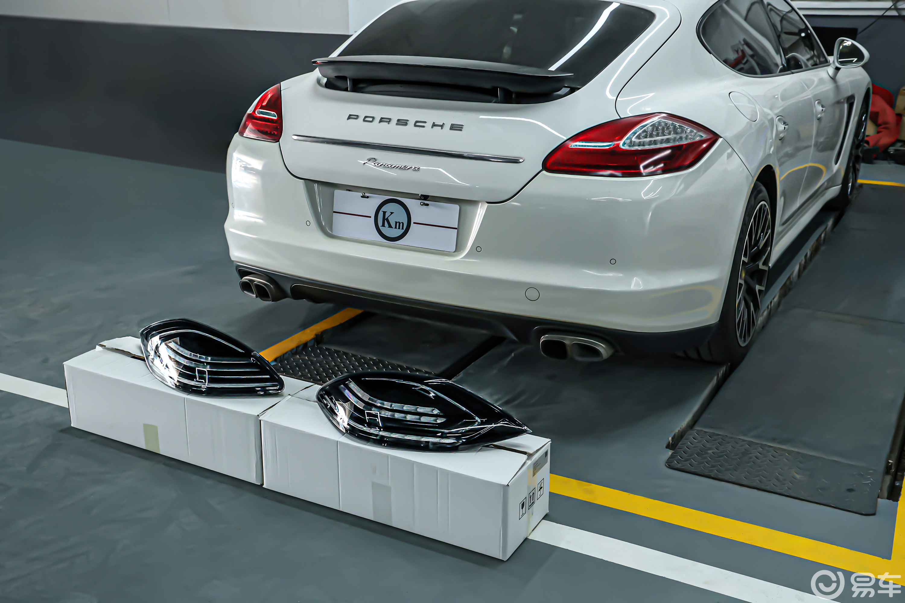 保时捷帕拉梅拉老改新烟熏流水款尾灯装好了