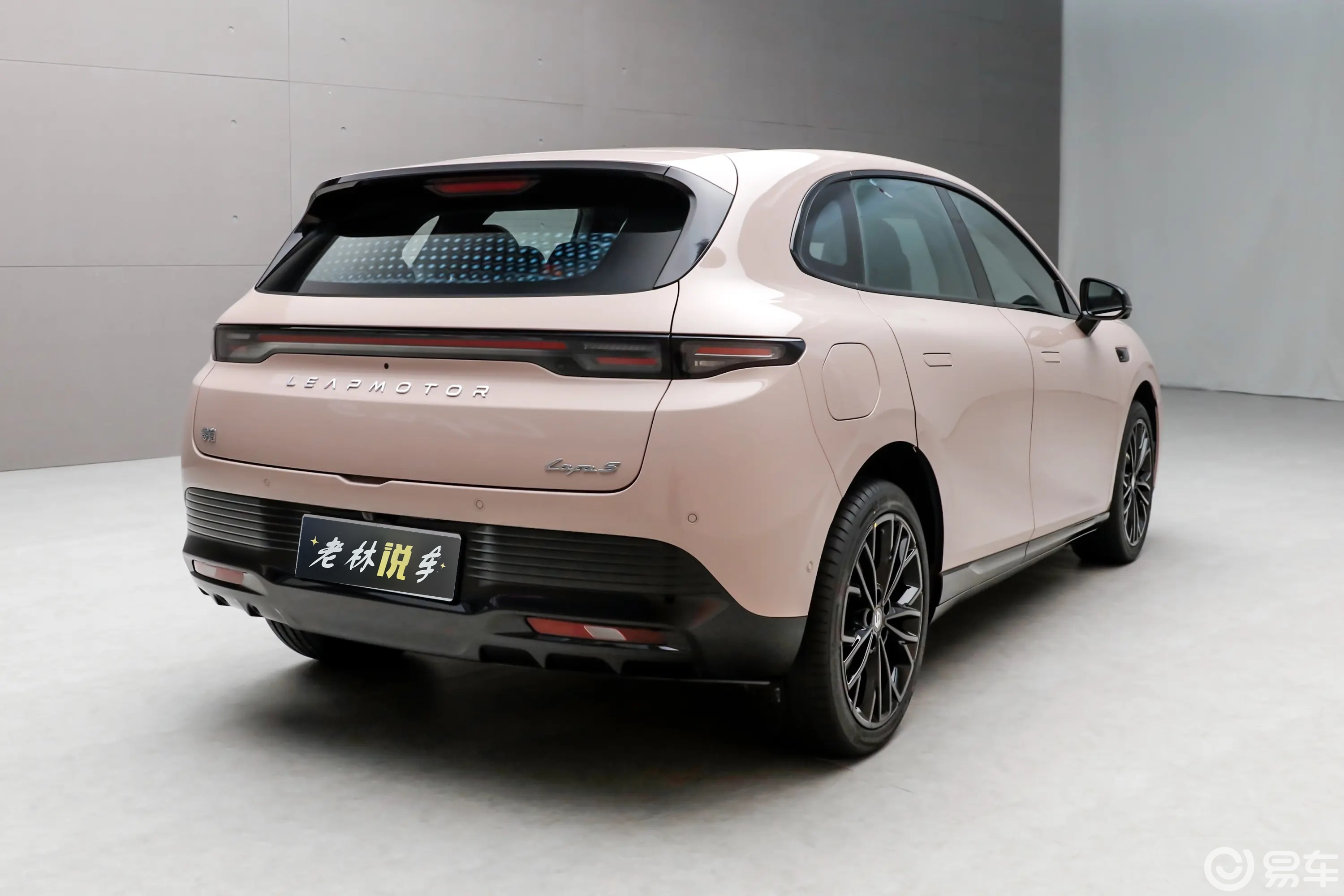 零跑Lafa5成了，限时9.28万起，3天卖了7397台