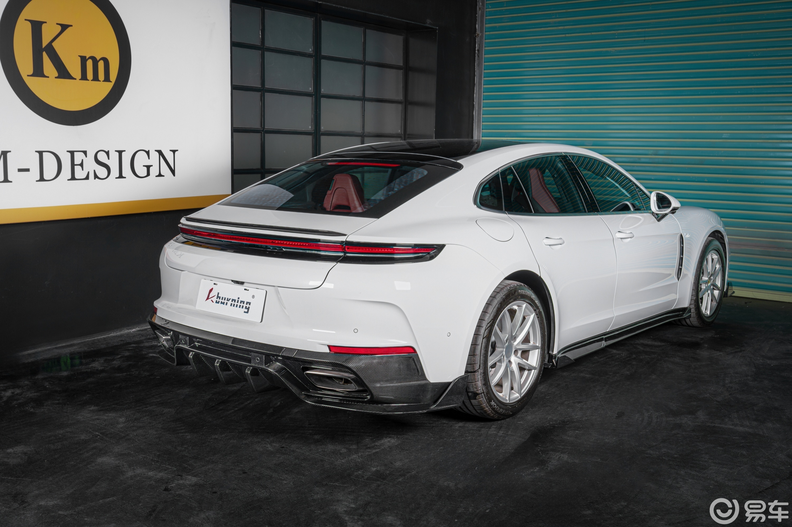 帕拉梅拉换装碳纤维套件，引领豪华跑车新风潮。