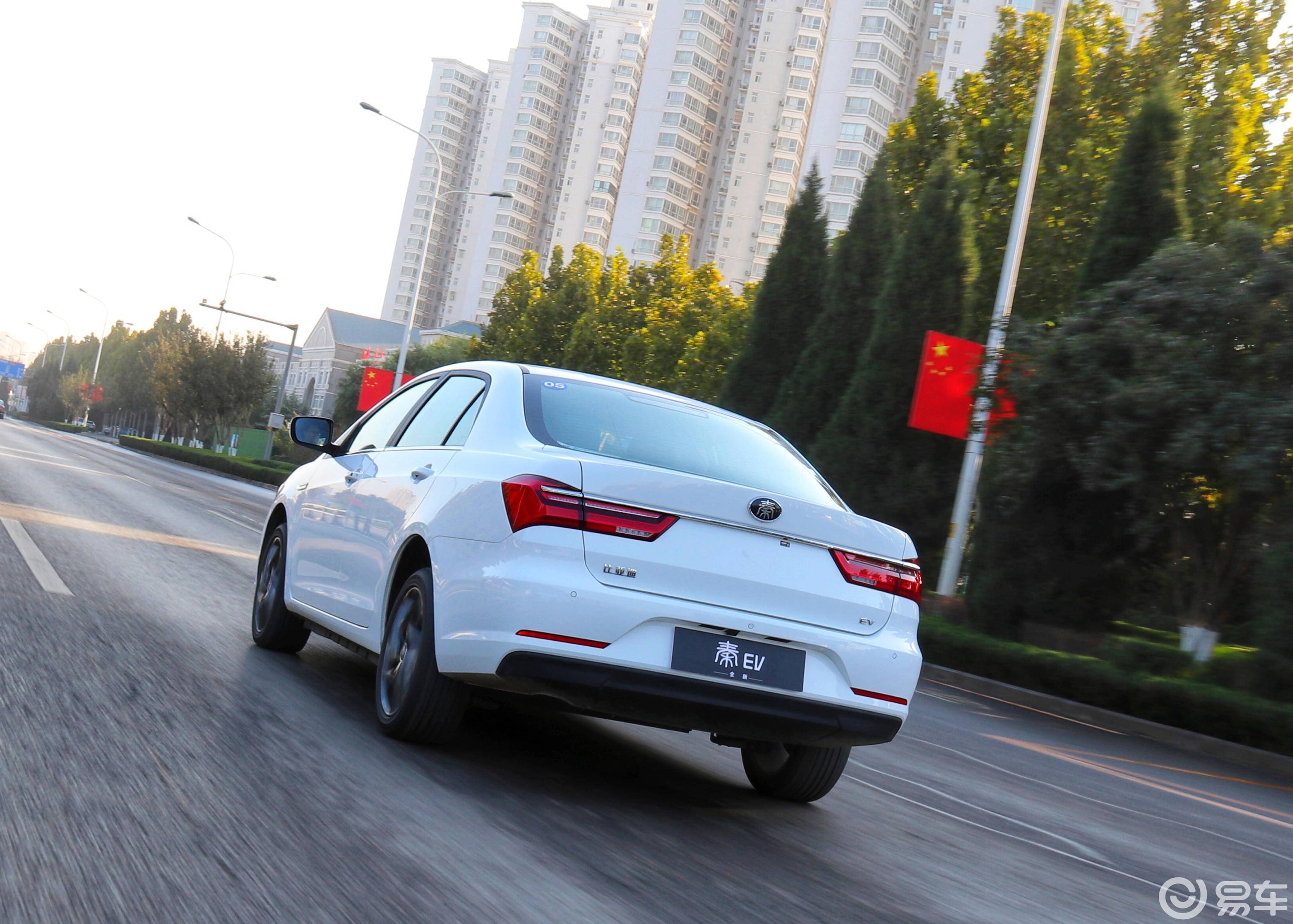 驾乘舒适续航超标试驾比亚迪全新秦ev