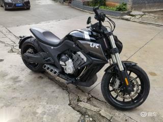 狗尾巴草说车2022-06-25外国小伙为老爸买的雪佛兰皮卡,装完进气管