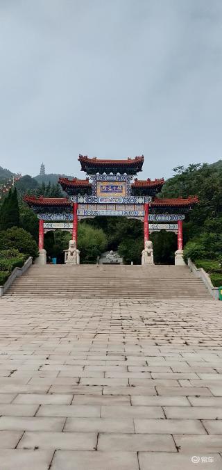 前天遊覽了煙臺的塔山公園,覺得三十元的門票真的不值.