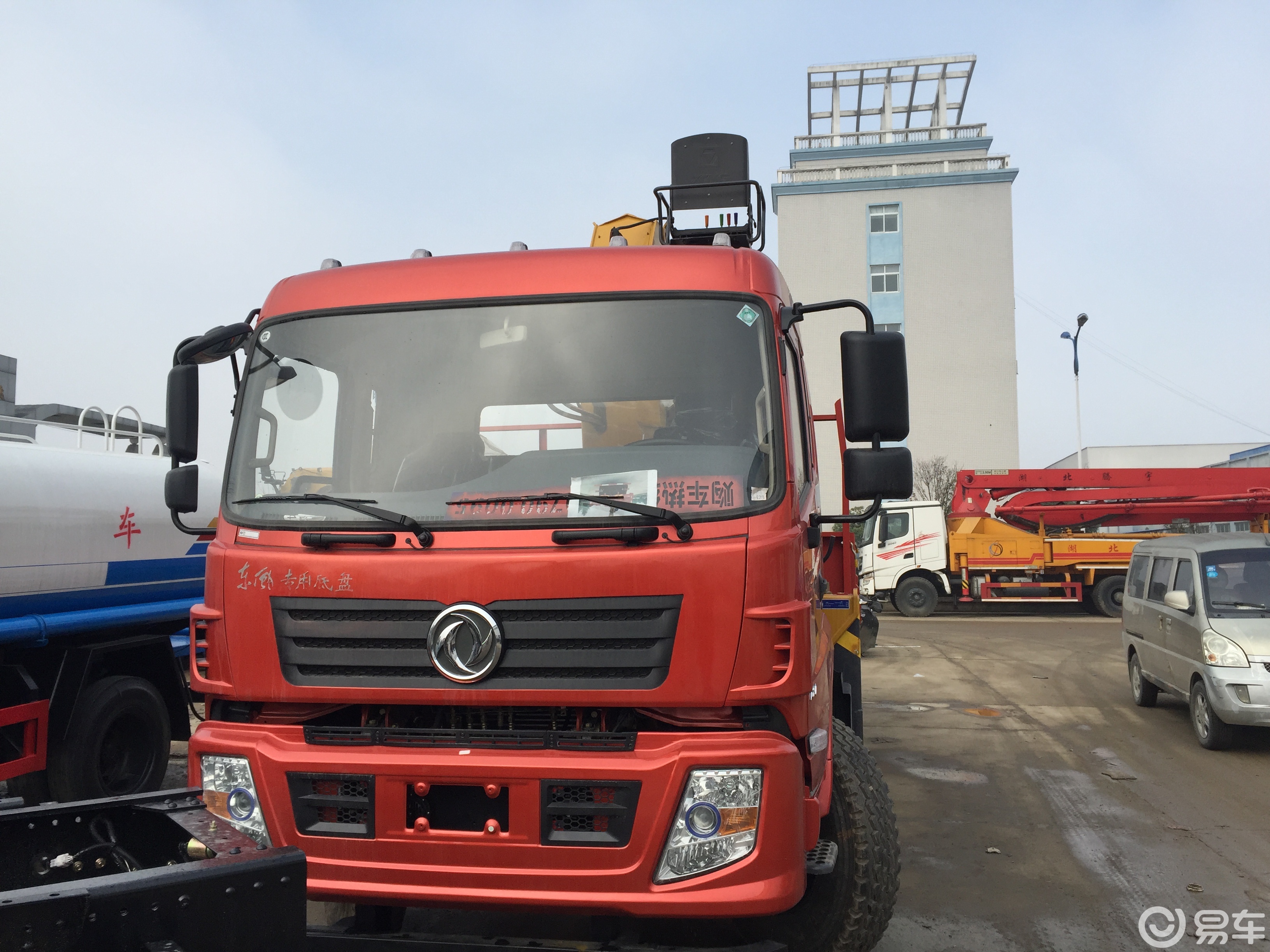 东风913单桥随车吊专底配8吨吊机