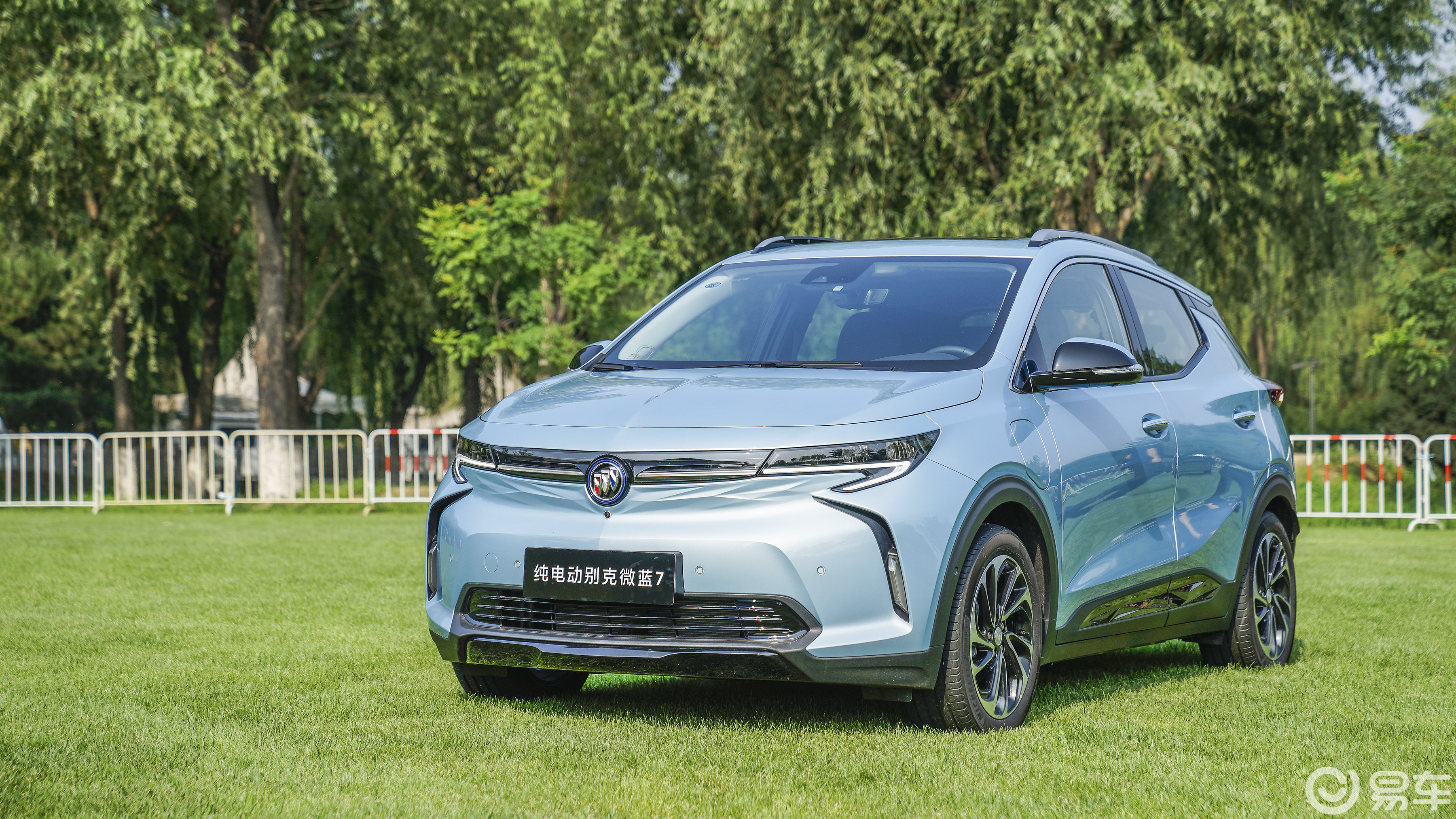 纯电动suv续航500km别克微蓝7实拍
