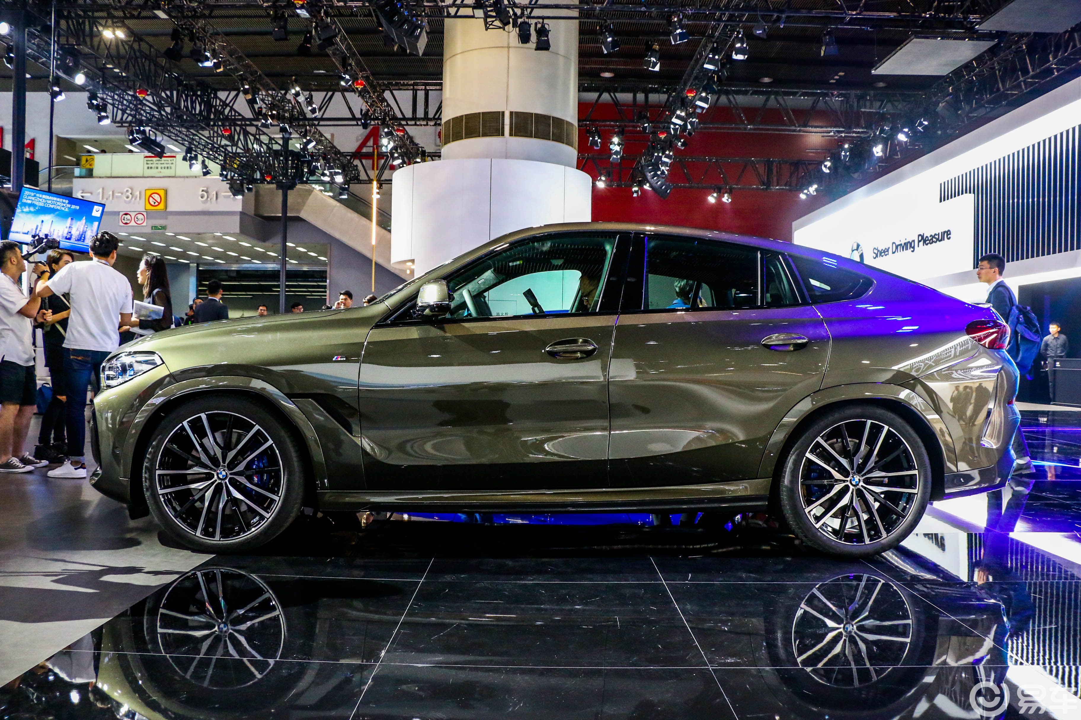 2019广州车展丨内饰豪华感提升 新款宝马x6图解