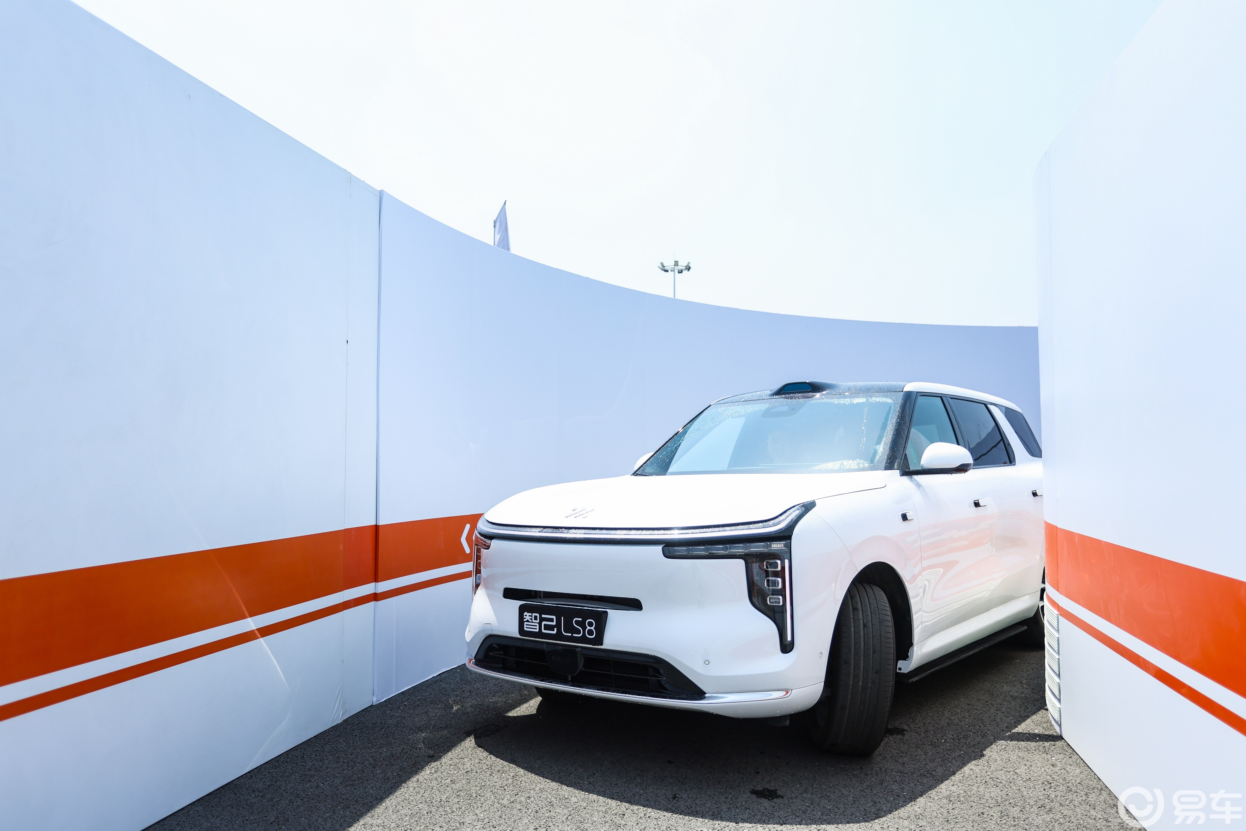 灵蜥驾控营：智己LS8以25万级实力挑战百万豪车
