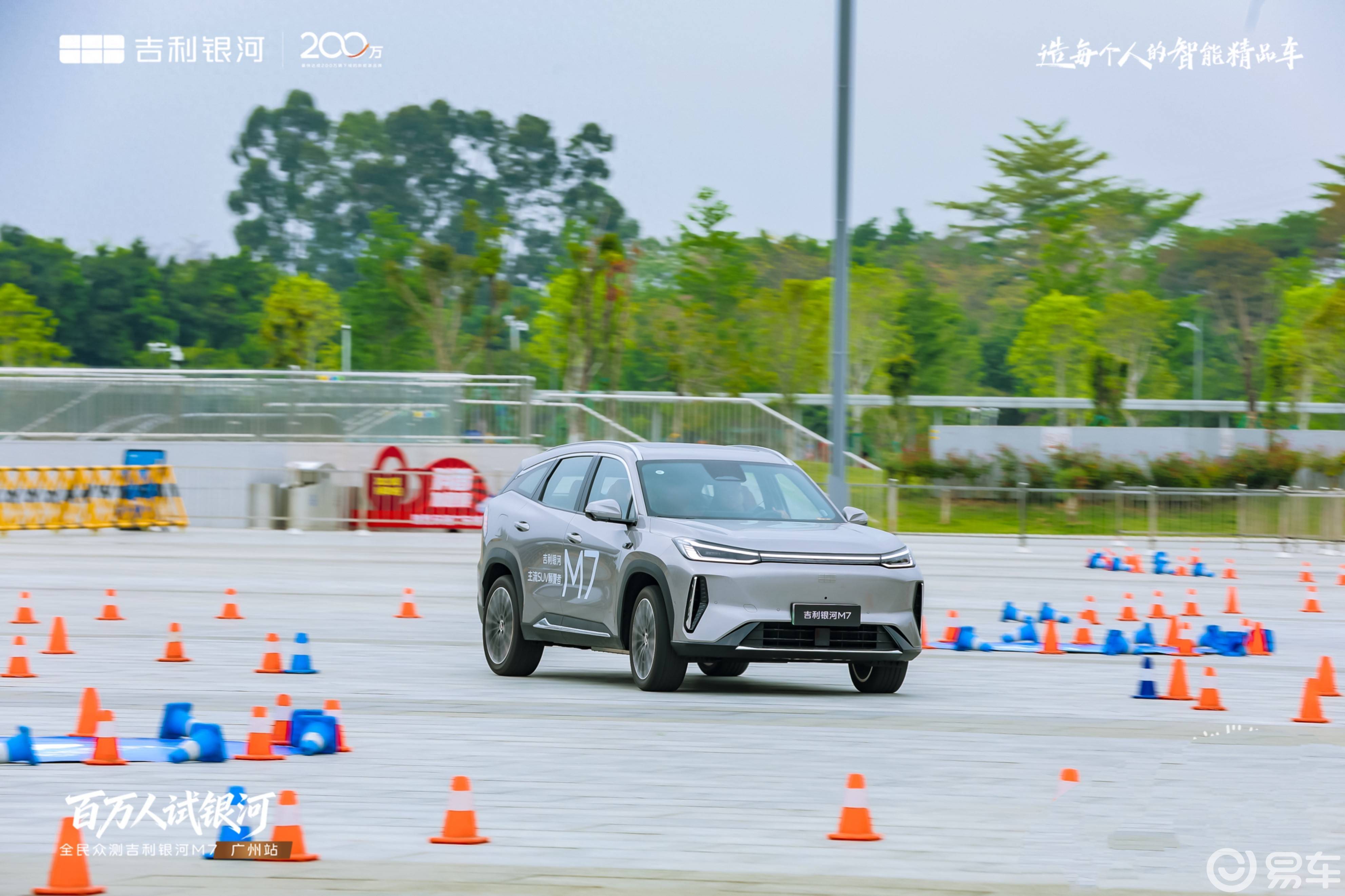 场地试驾吉利银河M7：以极致操控，加冕A级SUV操控之王