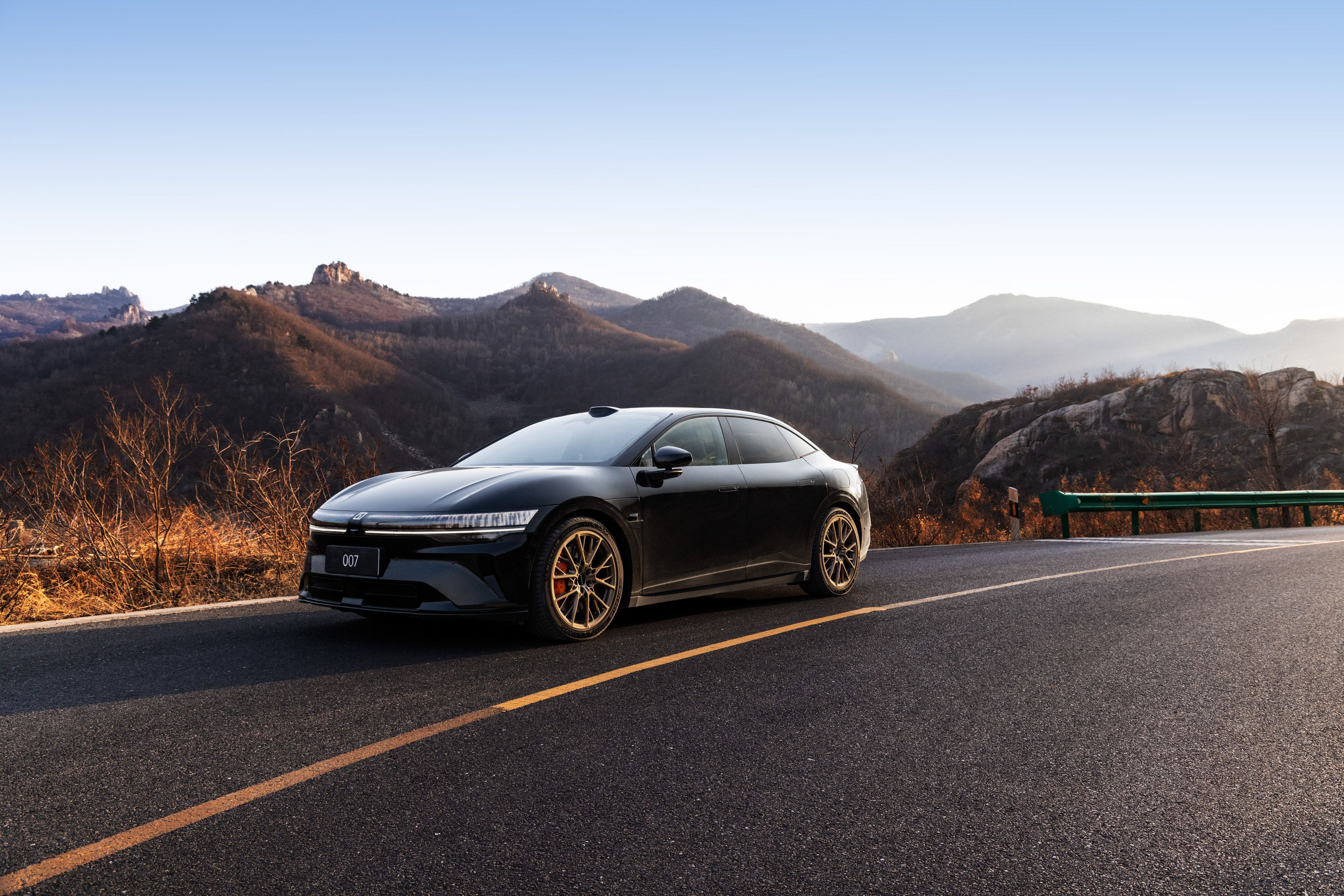 极氪双车上新：焕新7系正式上市001五周年纪念版限量发售