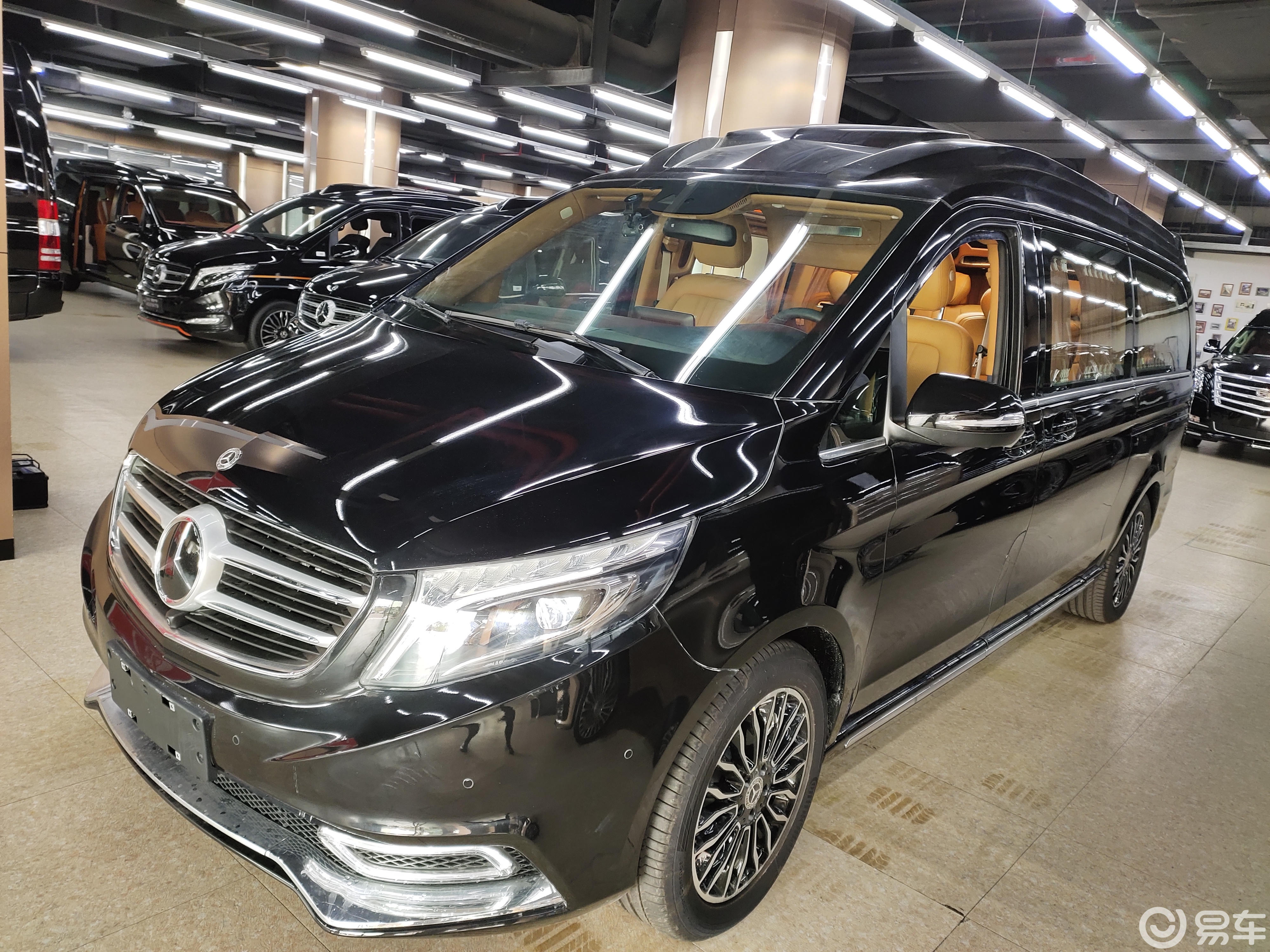 首款防弹级商务车,在上海亮相,网友:一般的车不会这样操作