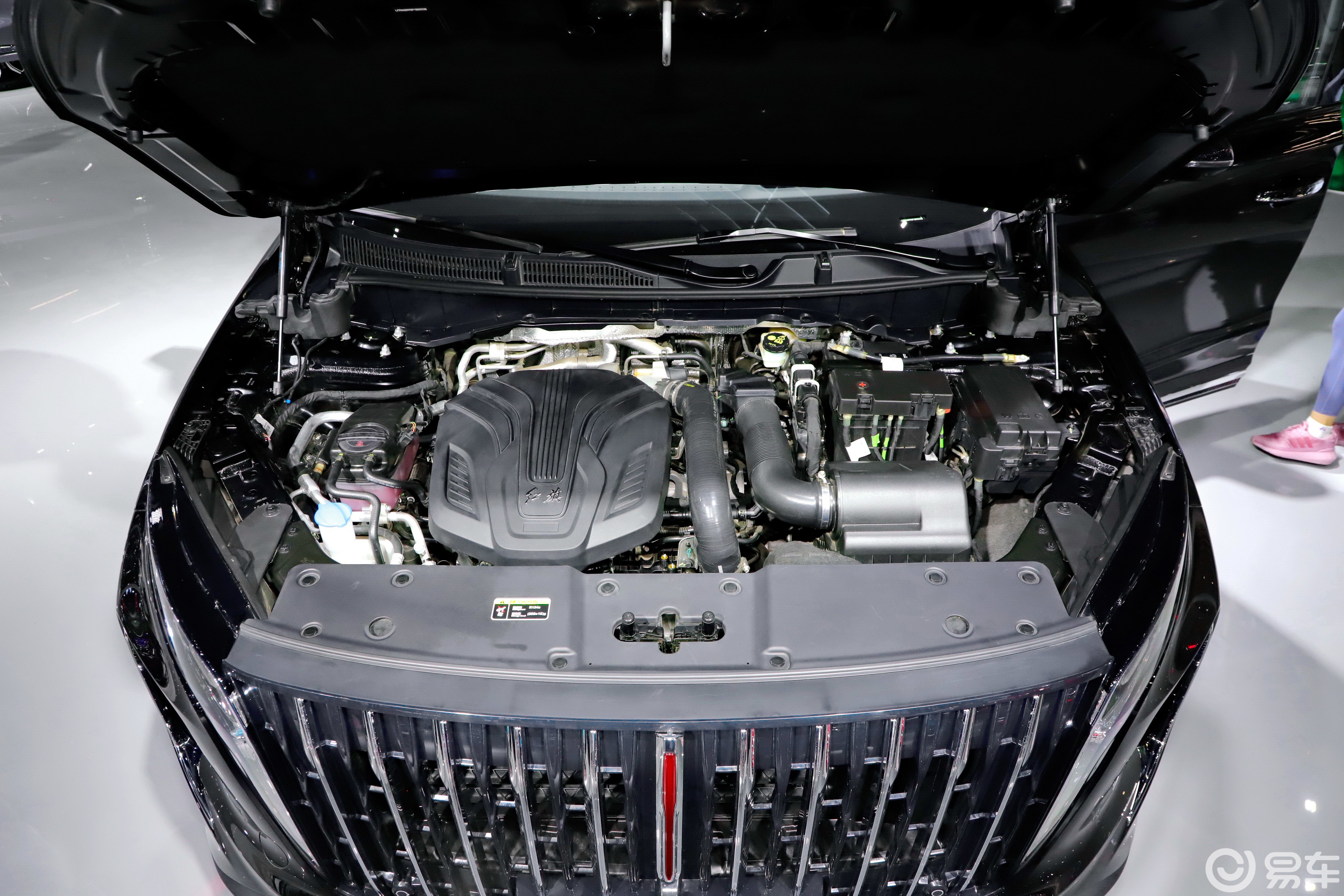 新款红旗hs7取消了3.0t六缸发动机的配置取而代之的则是2.0