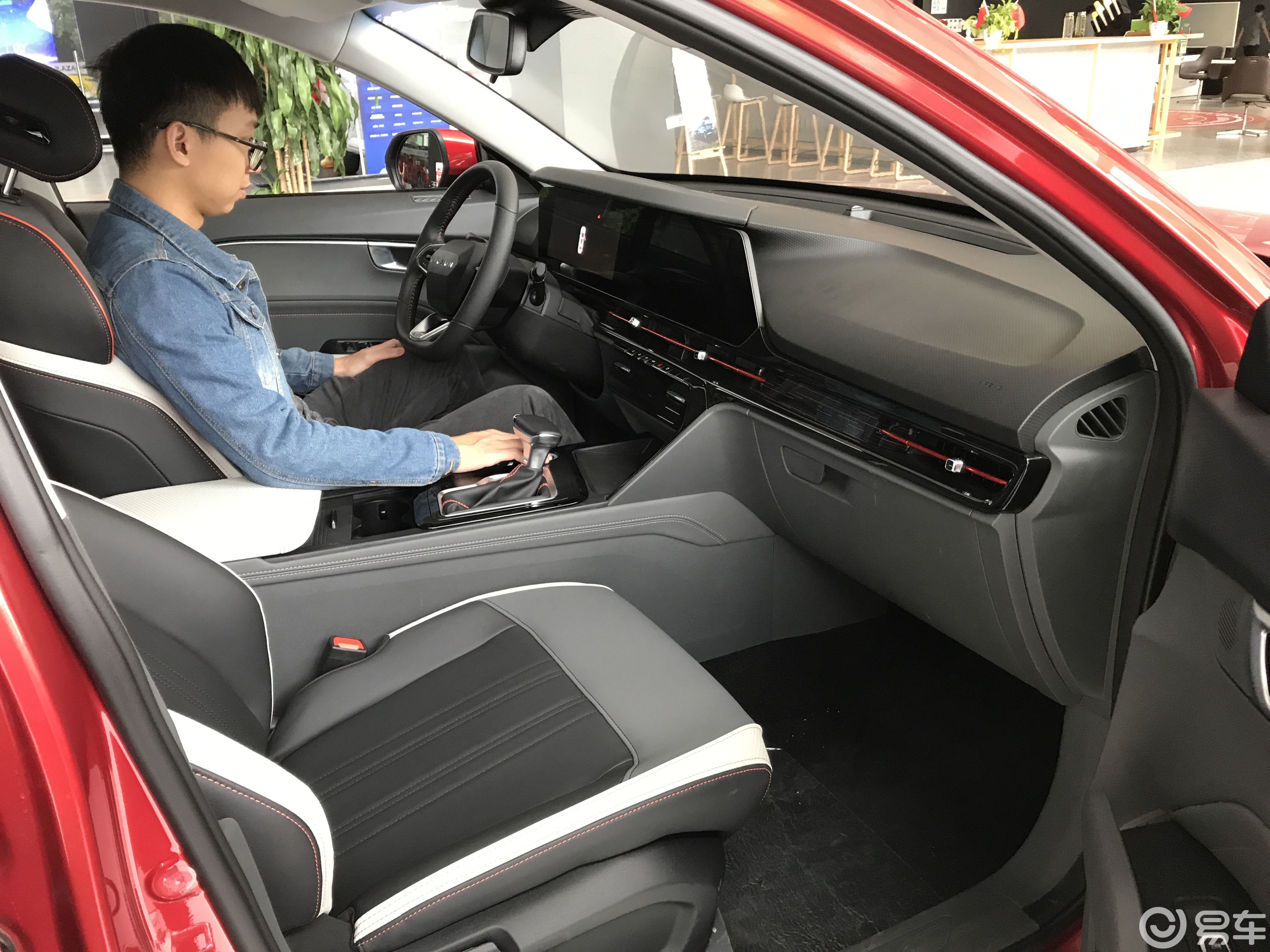 探索发现深度剖析新宝骏rc6的太空舱内饰