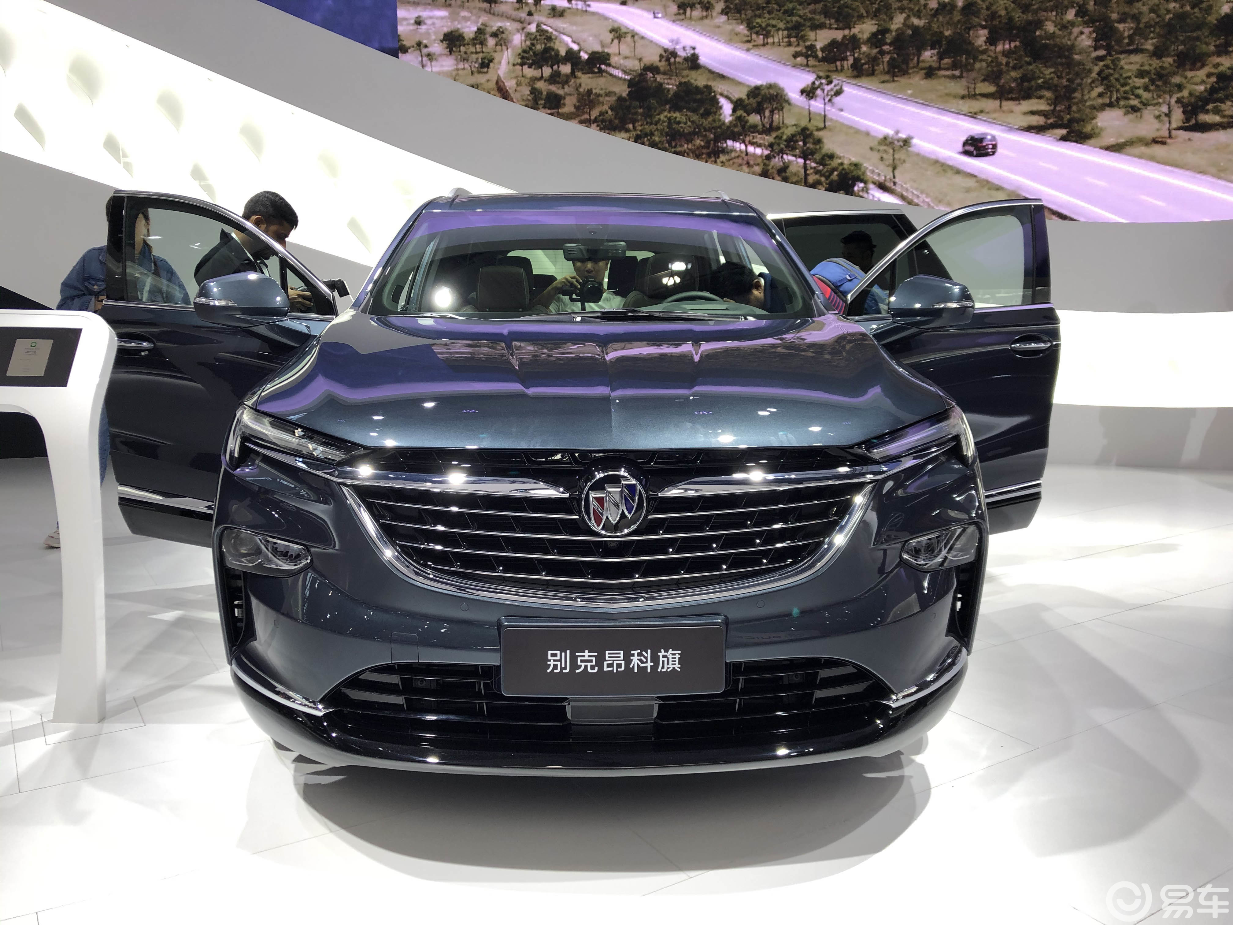 小5吧吧车带你逛车展别克昂科旗