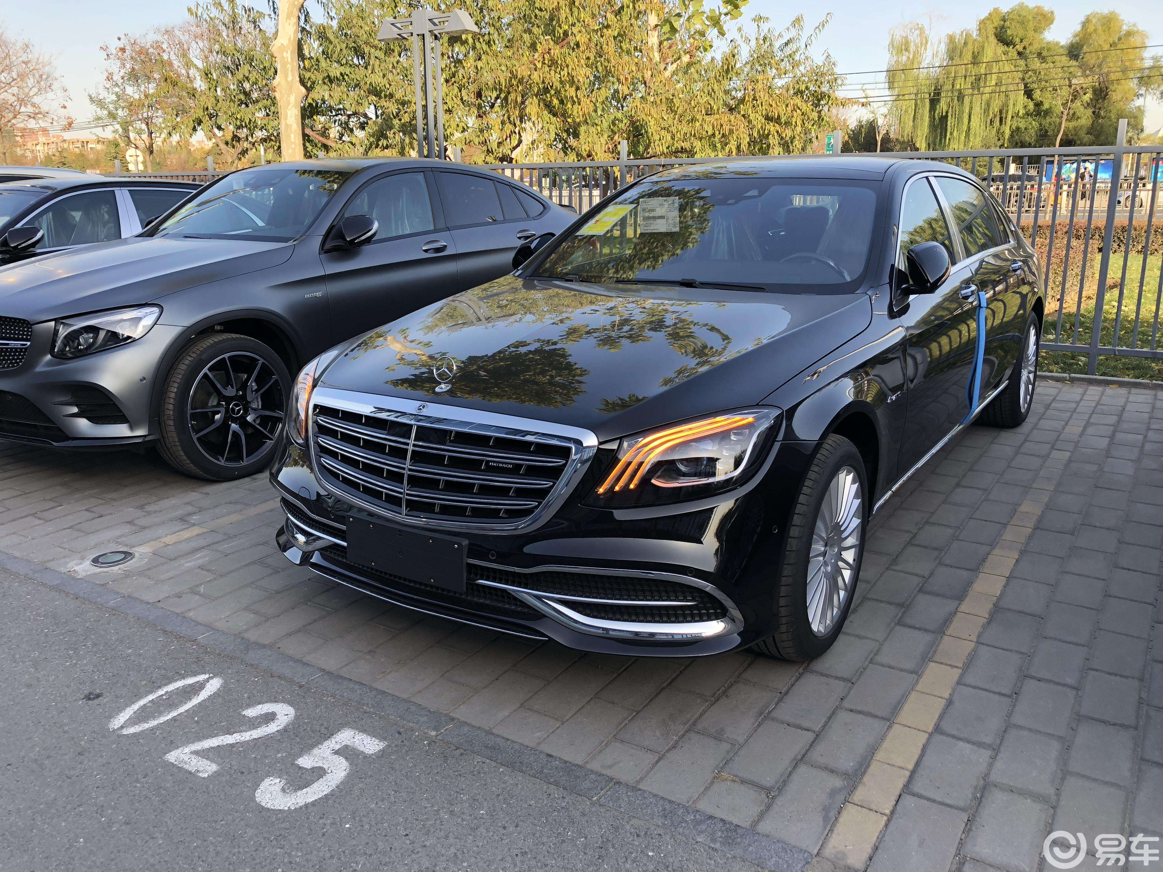 18款迈巴赫s560报价四驱豪华版配置