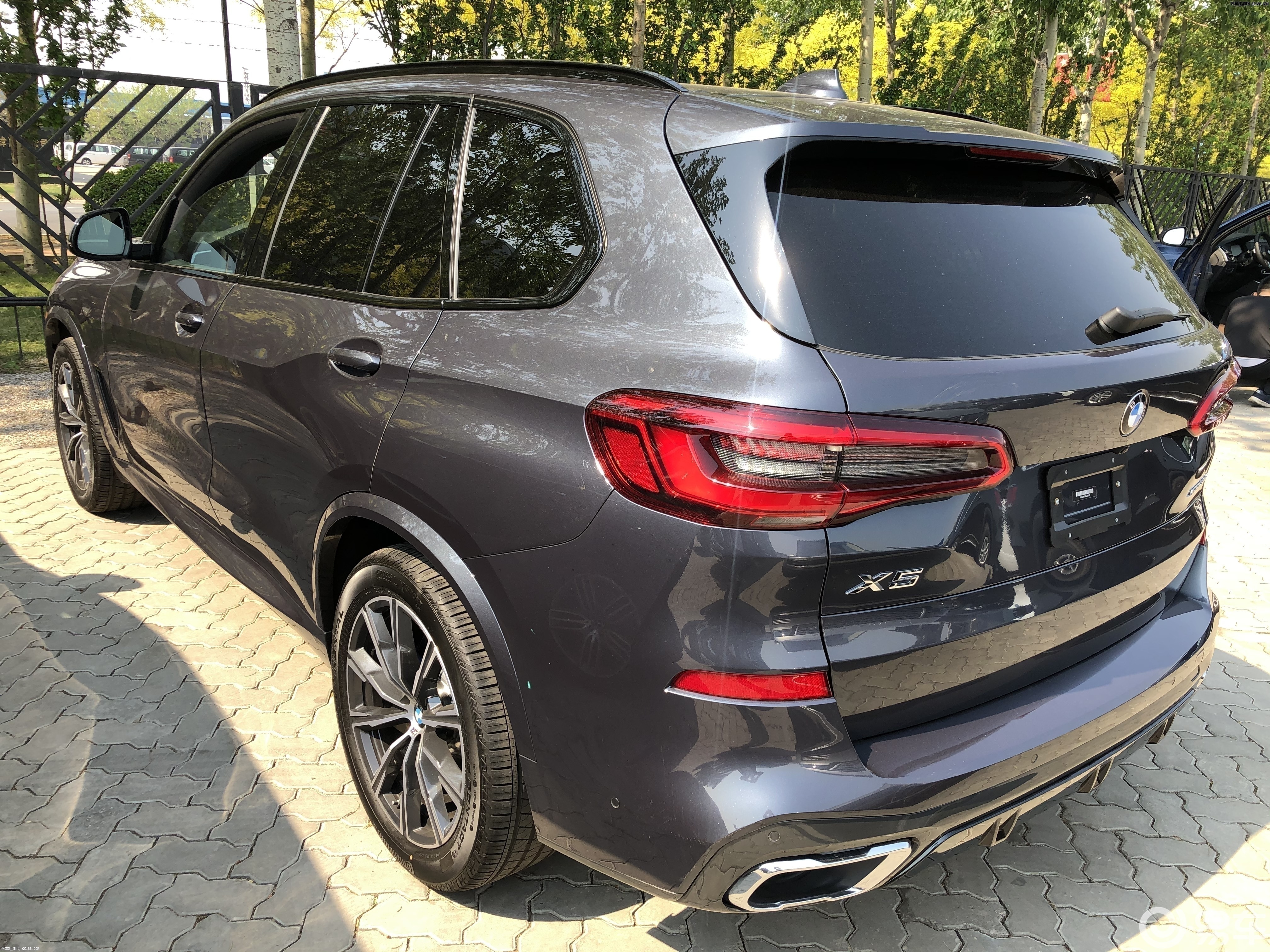 硬朗优雅外观20款宝马x5 3.0t加版评测