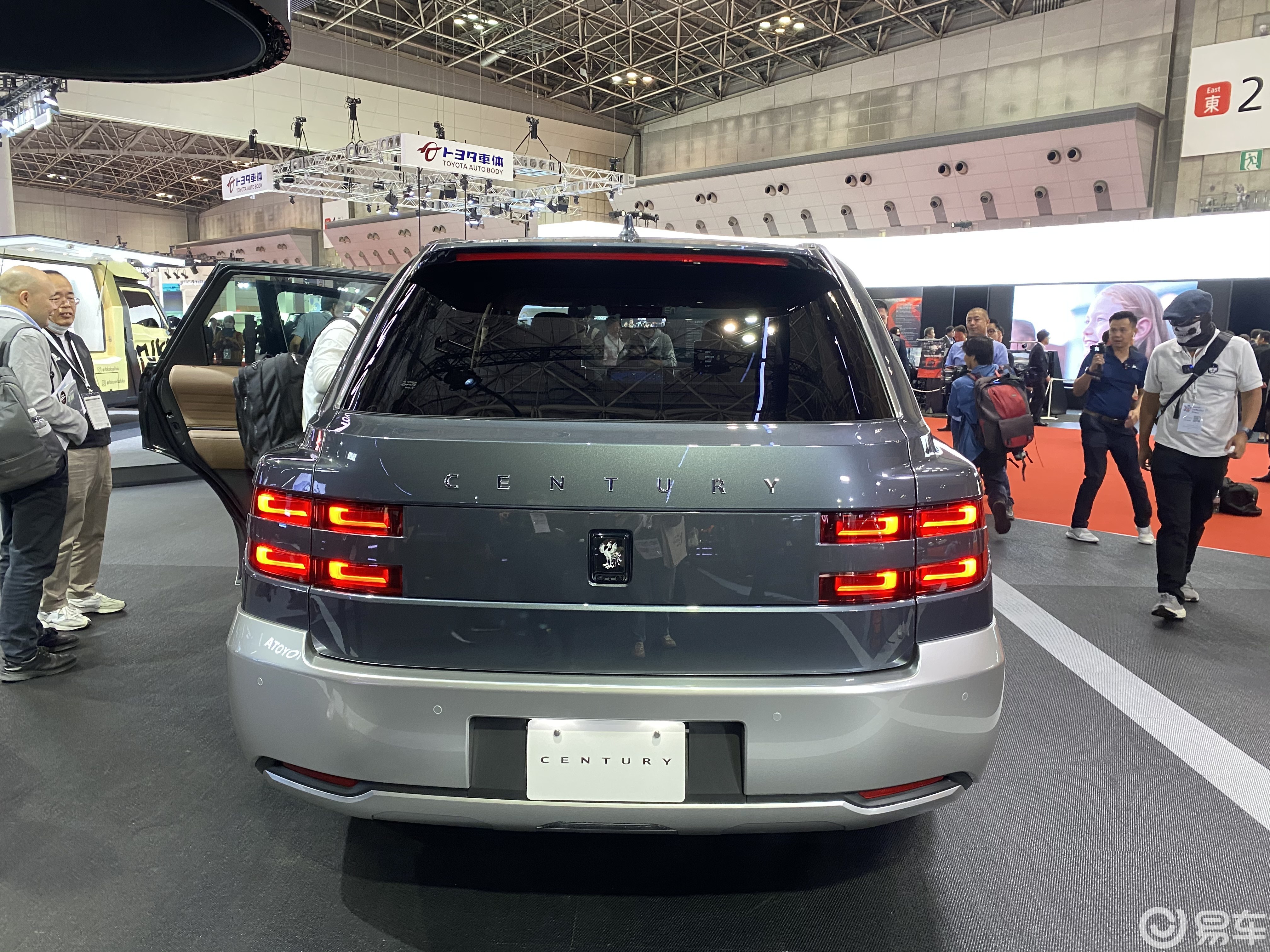 丰田世纪suv包围-后排-车标-易车