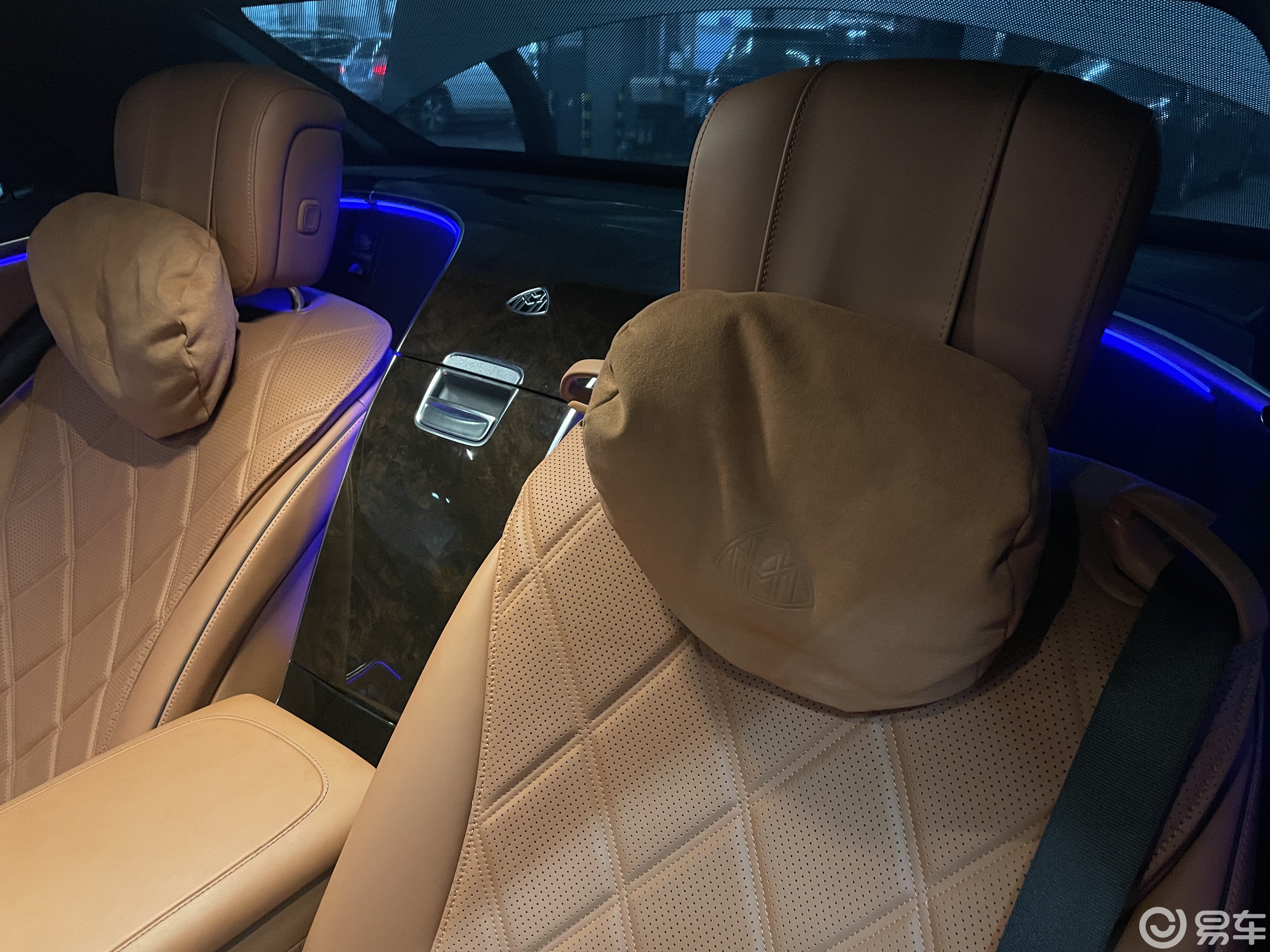 奔驰s级头等舱级后排独立座椅