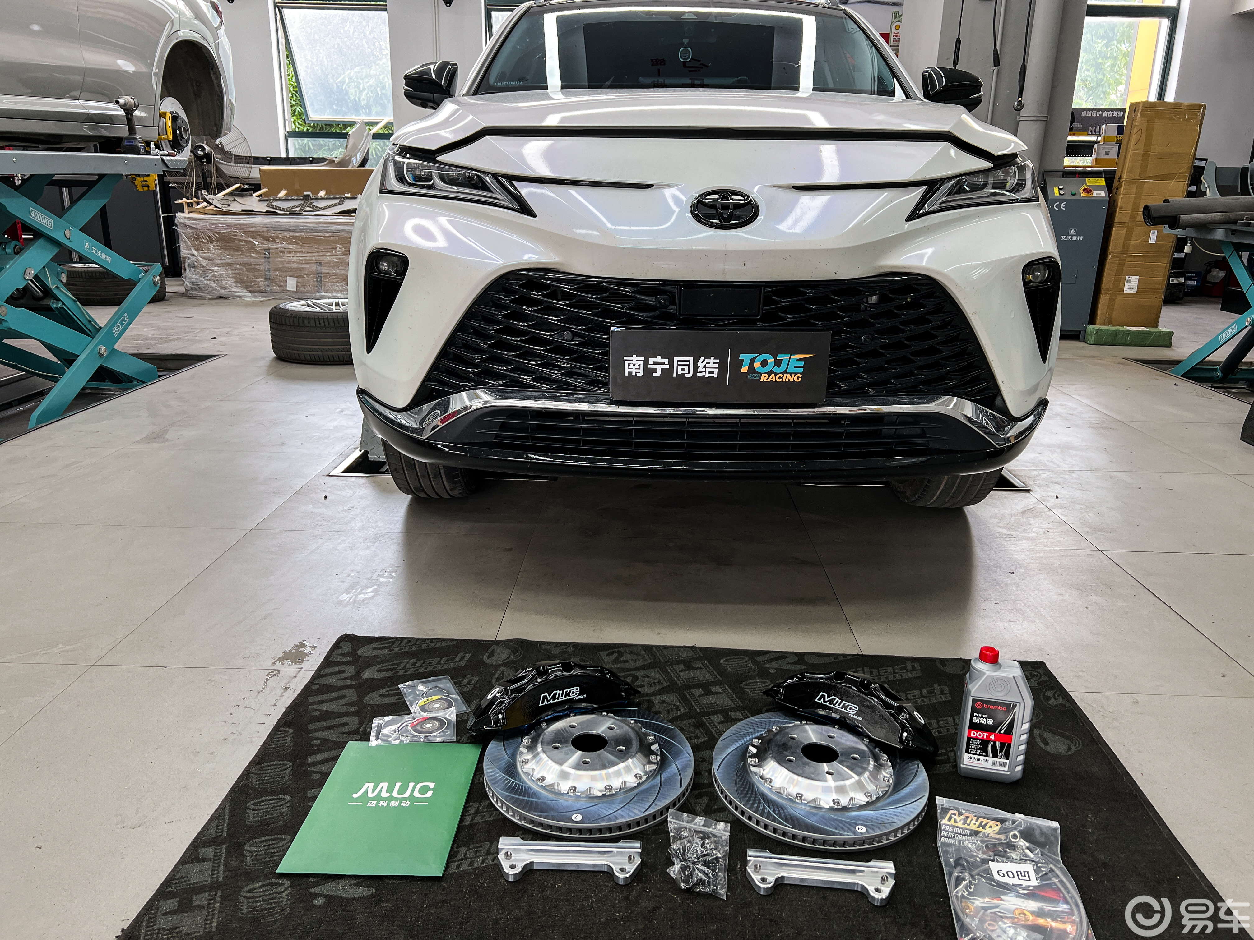 丰田威飒改装MUC前轮CX6六活塞刹车卡钳